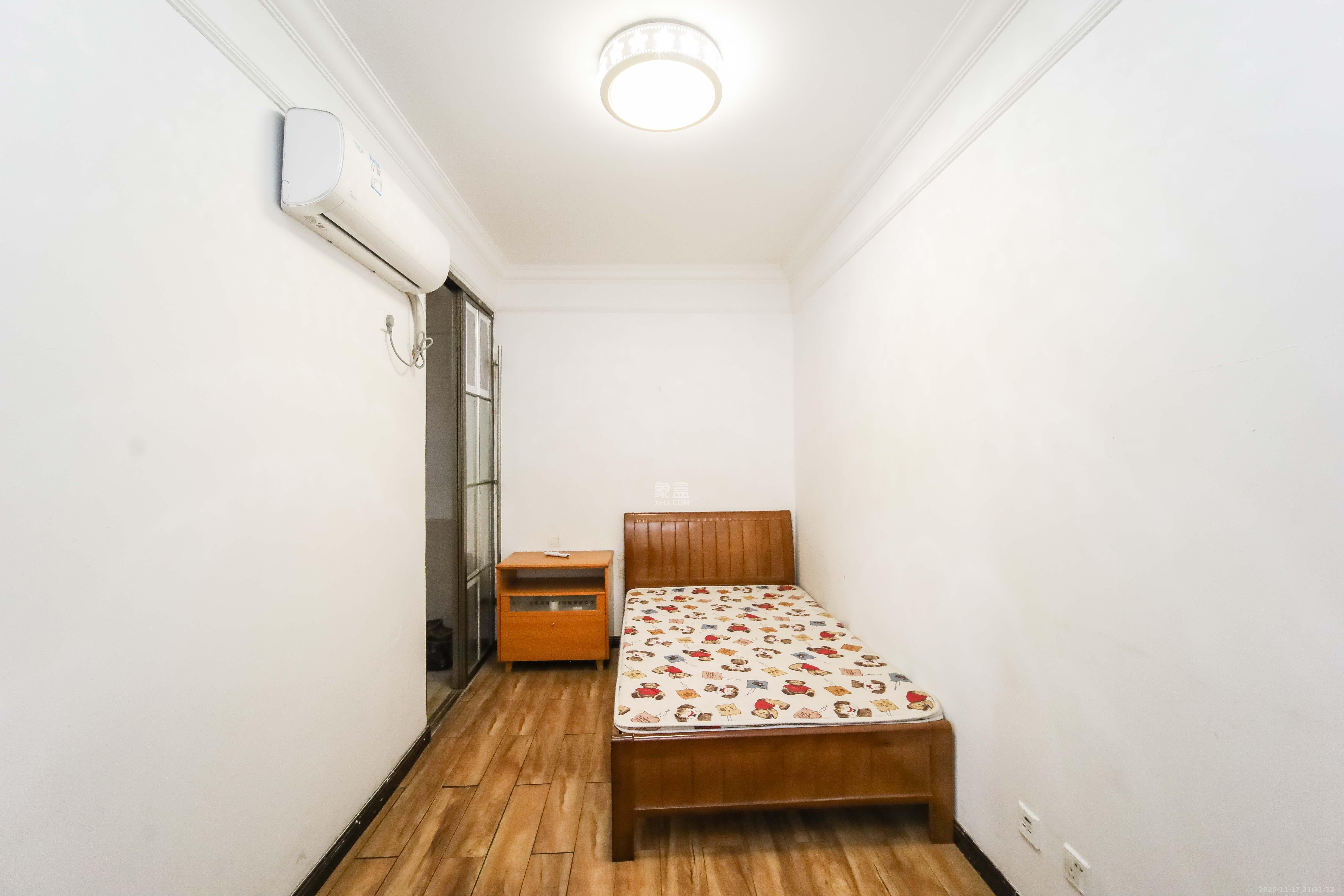 上东辛顿公寓 3室2厅2卫 85.0万 上东辛顿公寓 3室2厅2卫 85.0万卧室