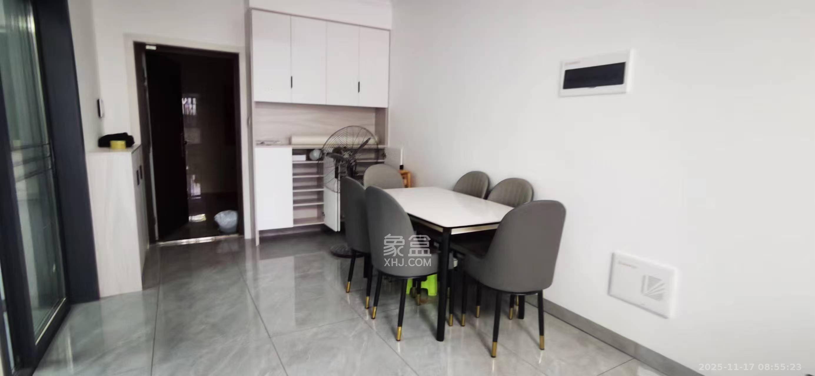 日盛湖湘花苑  3室2厅1卫    2600.0元/月室内图