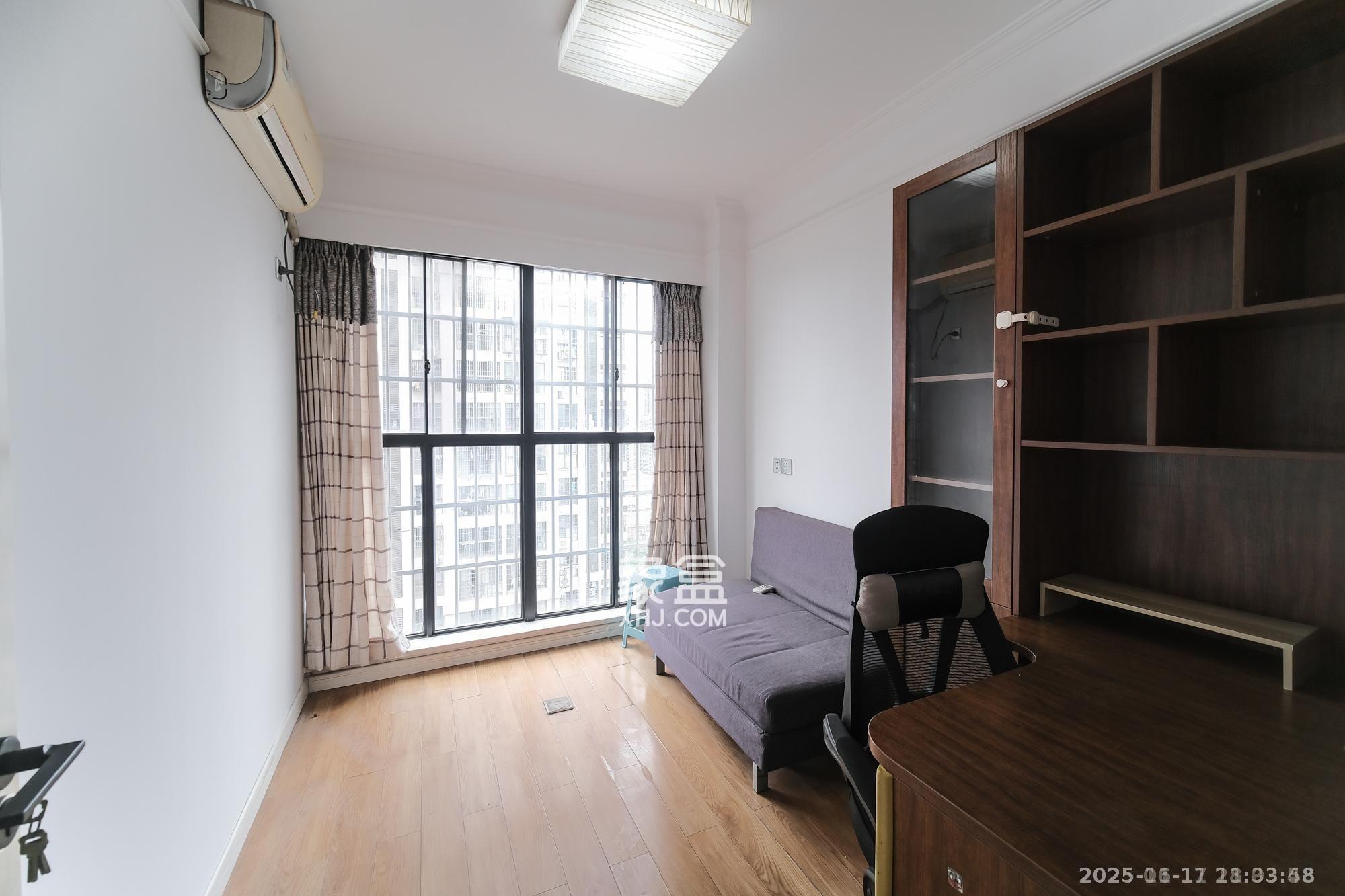 花样年华 4室2厅2卫 2200.0元/月 花样年华 4室2厅2卫 2200.0元/月室内图