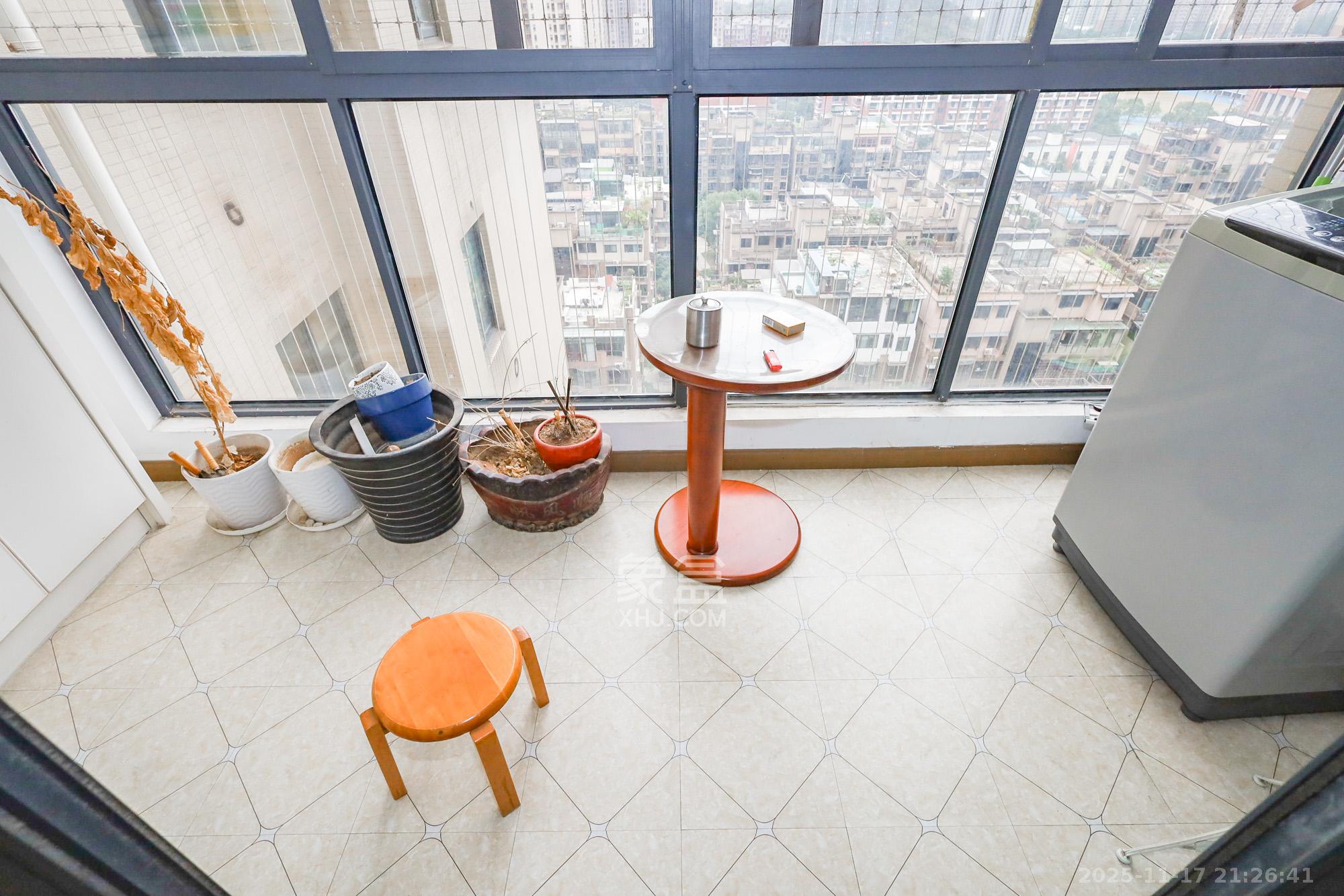 钰龙天下一期 3室2厅2卫 258.0万 钰龙天下一期 3室2厅2卫 258.0万阳台