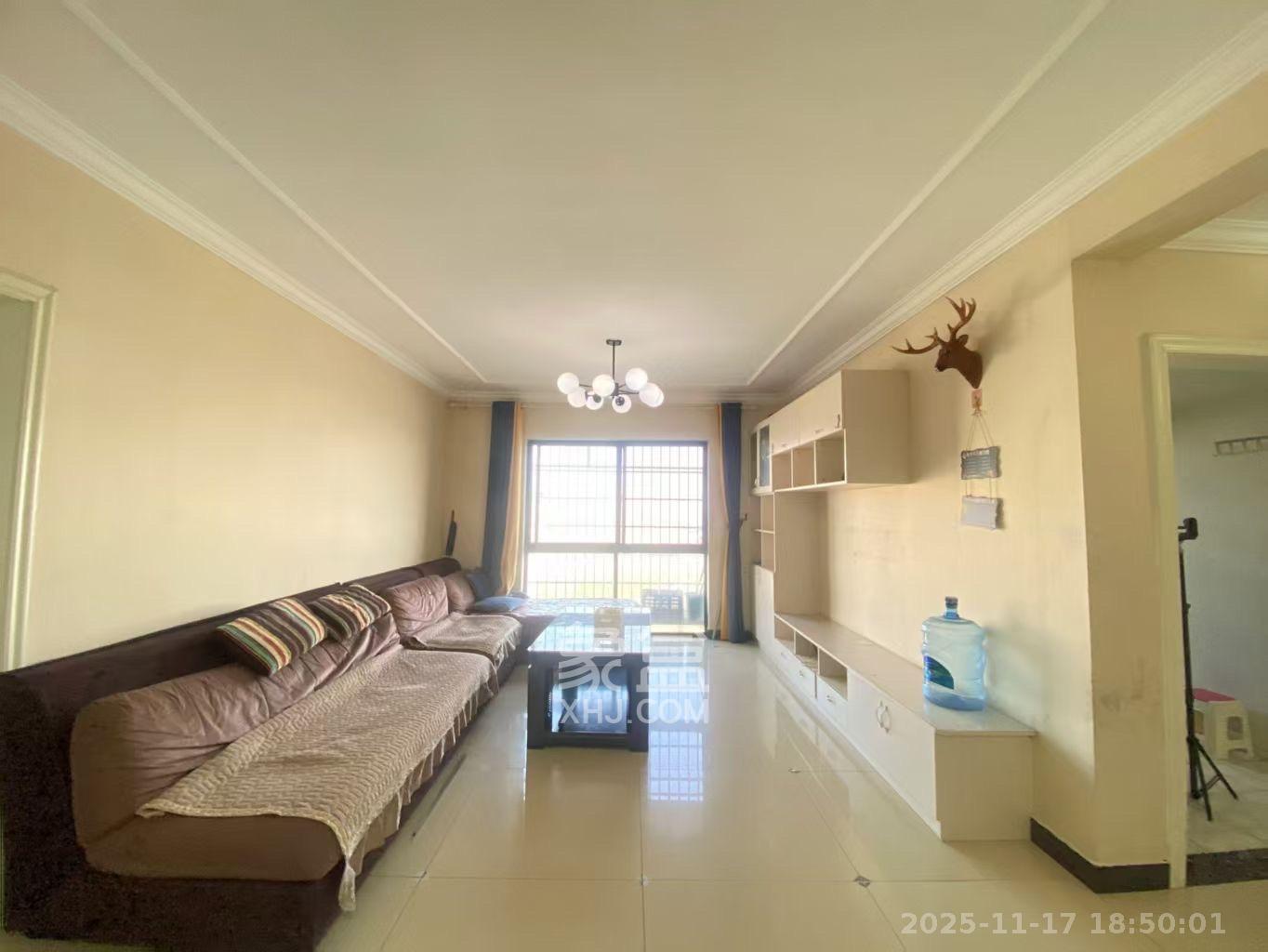 蝴蝶谷  1室2厅1卫    2000.0元/月室内图