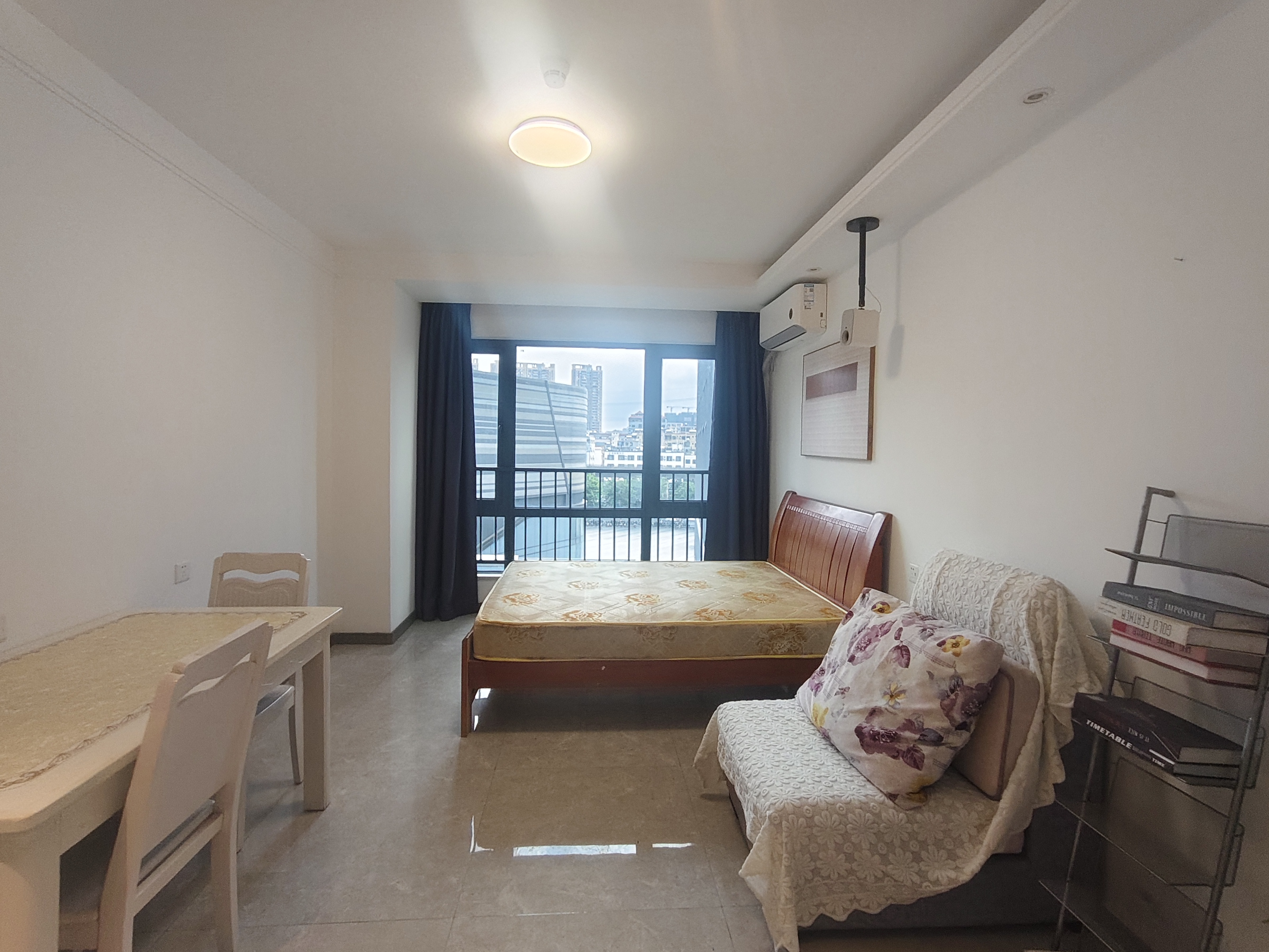 龙湖光年  1室0厅0卫    2000.0元/月