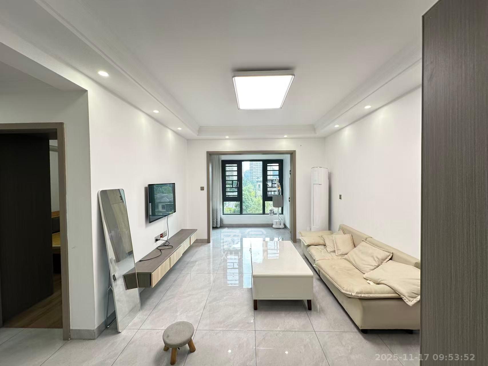 天麓尚层  3室2厅1卫    2100.0元/月室内图