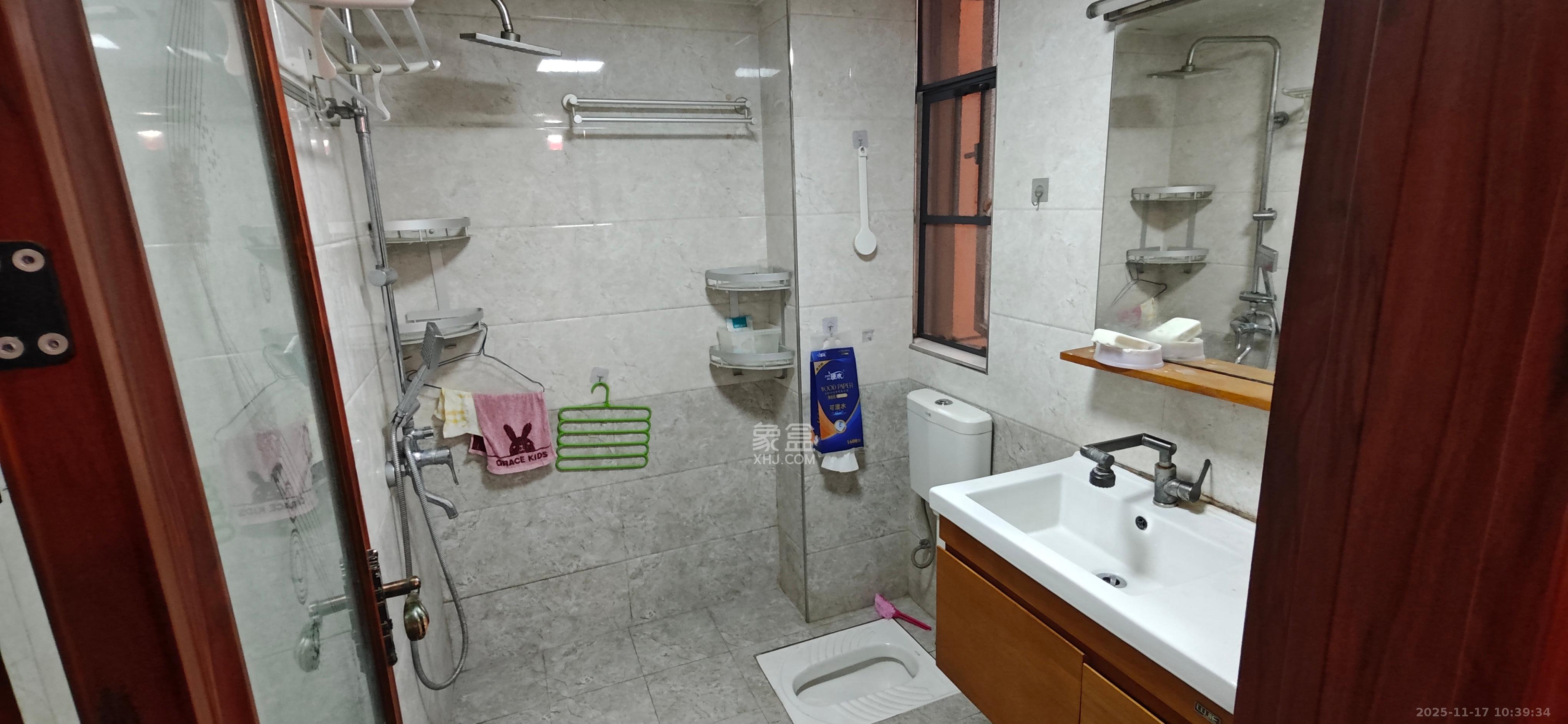 翡翠华庭 3室2厅1卫 2500.0元/月 翡翠华庭 3室2厅1卫 2500.0元/月室内图