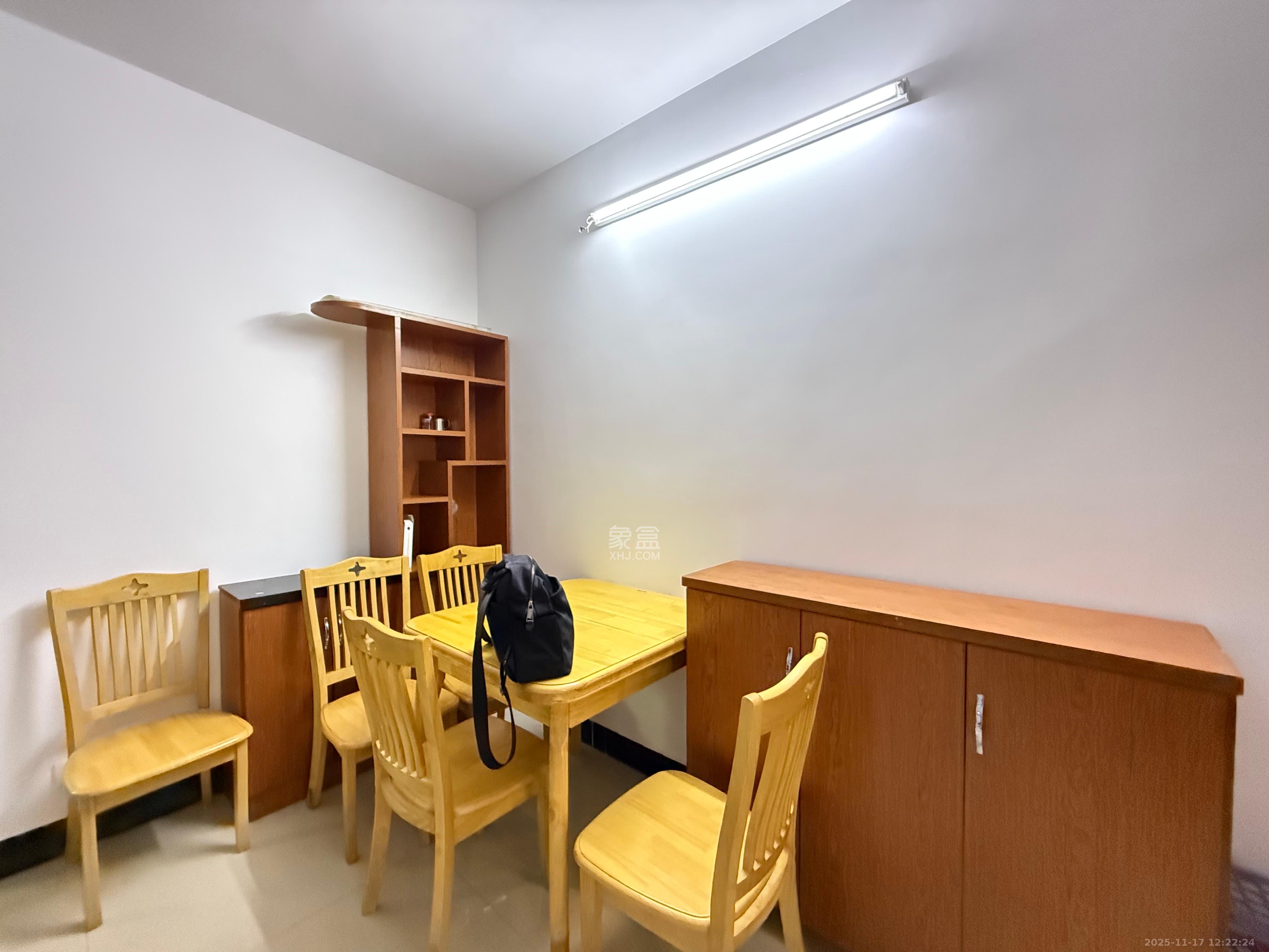 通程物流宿舍  3室2厅1卫    1600.0元/月室内图