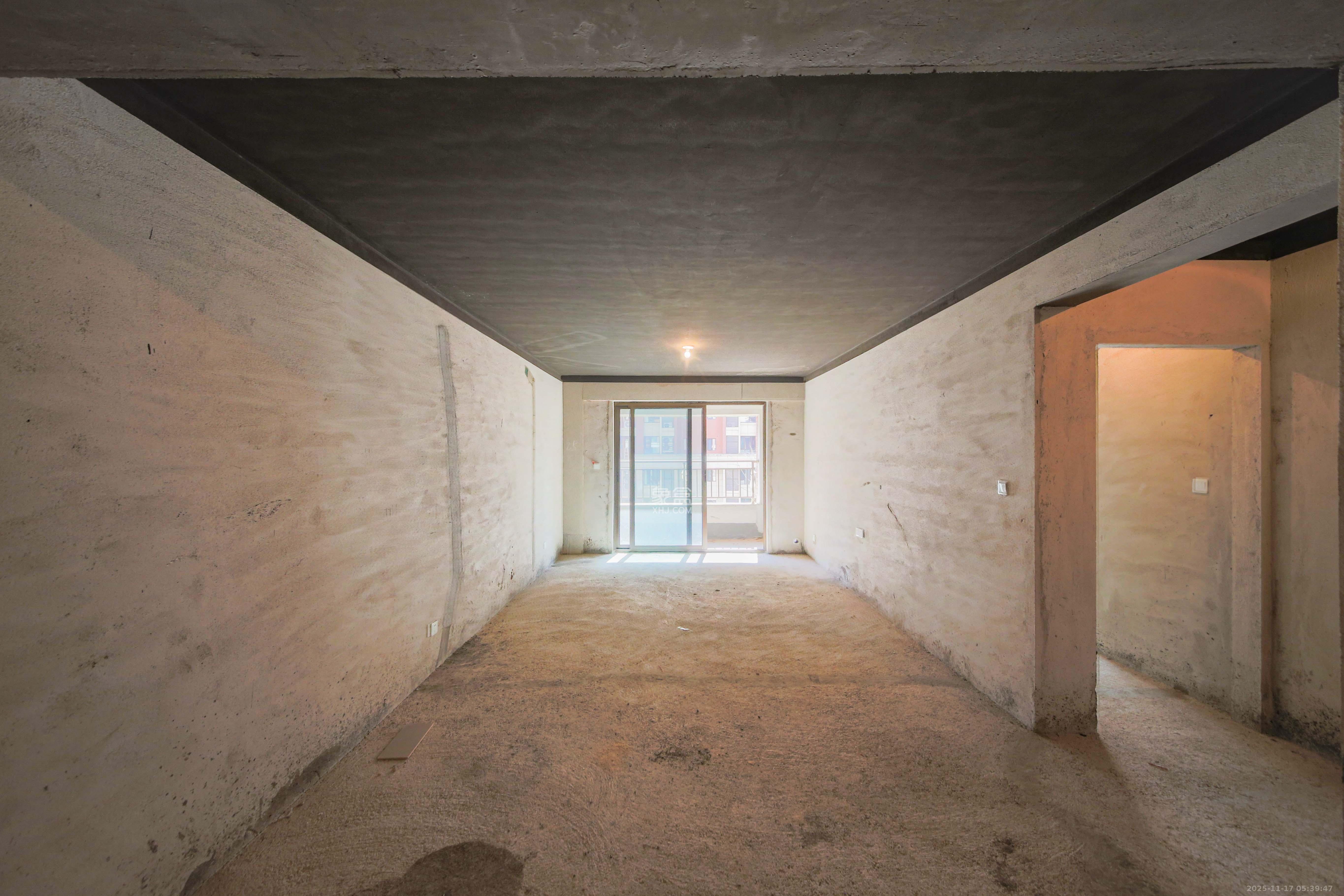 香缇雅苑（鑫远翡丽郡二期）  3室2厅1卫    118.0万客厅