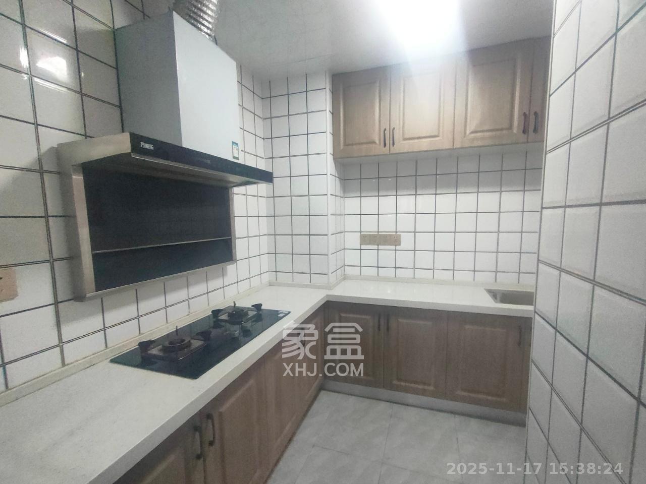 保利大都汇一期、二期  3室2厅1卫    3200.0元/月室内图