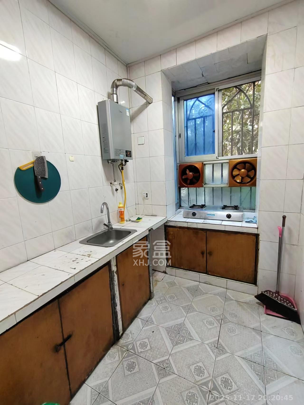 向韶村  3室1厅1卫    2000.0元/月室内图