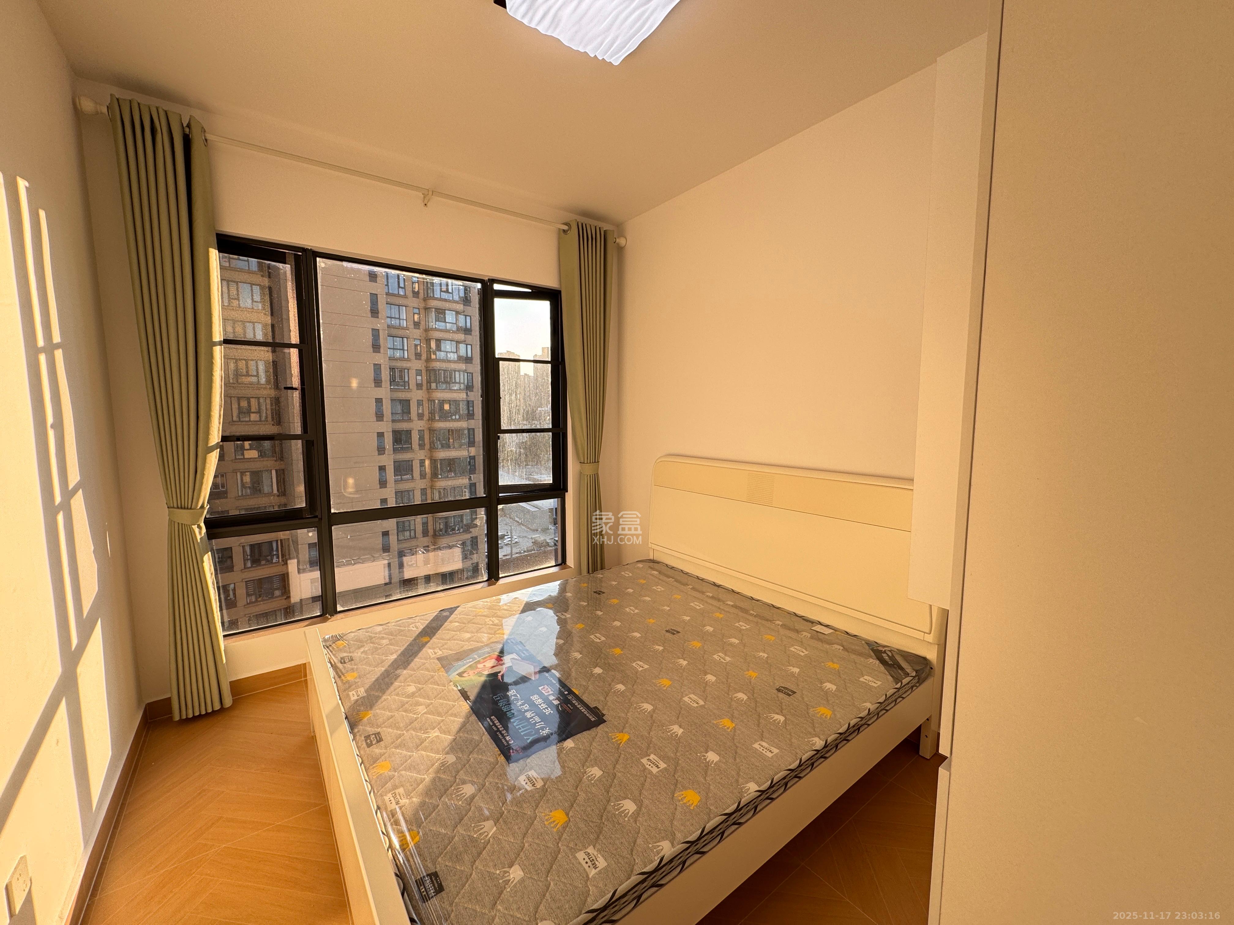 莲馨苑  3室2厅2卫    3000.0元/月室内图