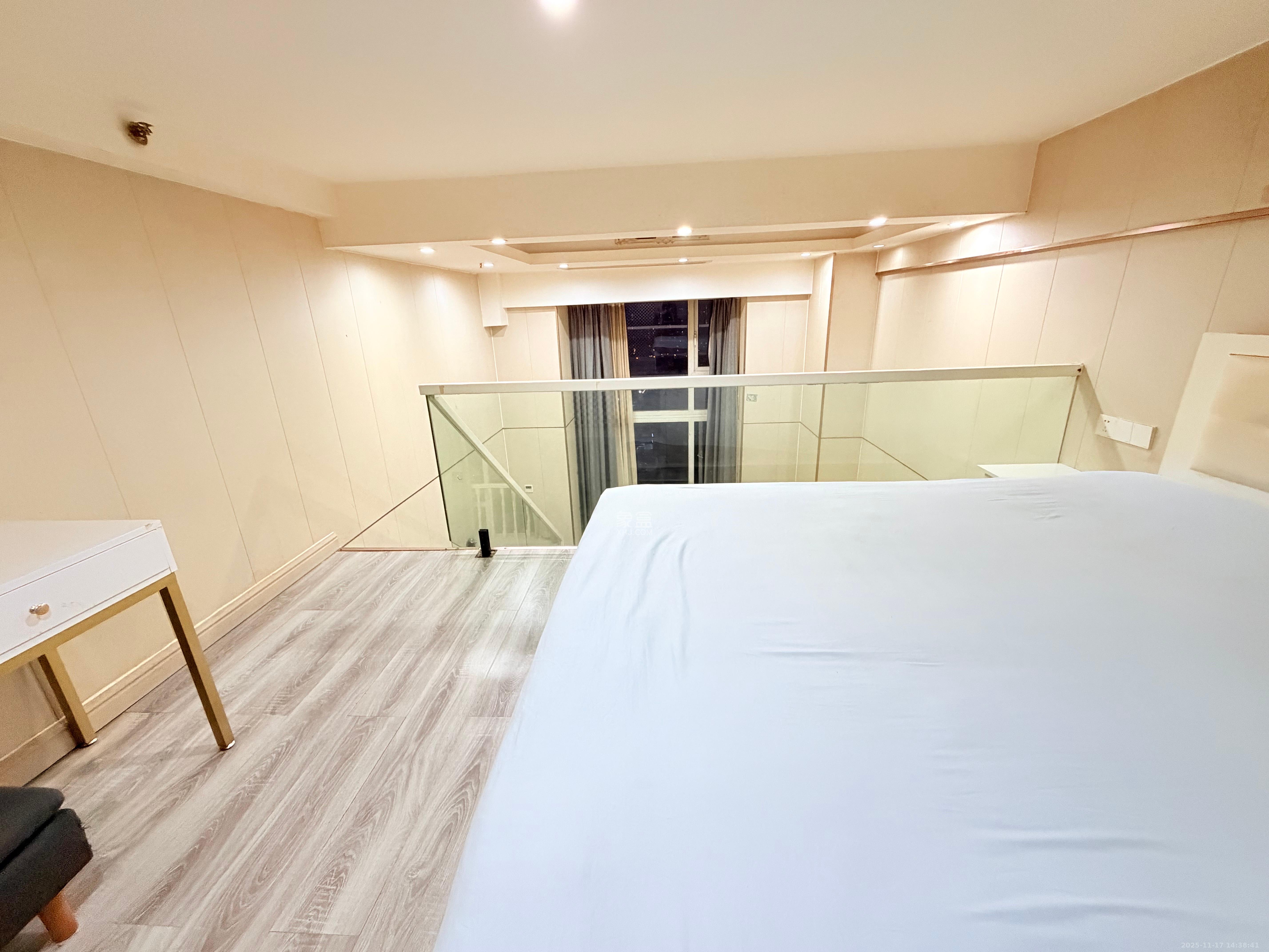 芙蓉万国城MOMA（卓越汇富苑）  1室1厅1卫    1800.0元/月