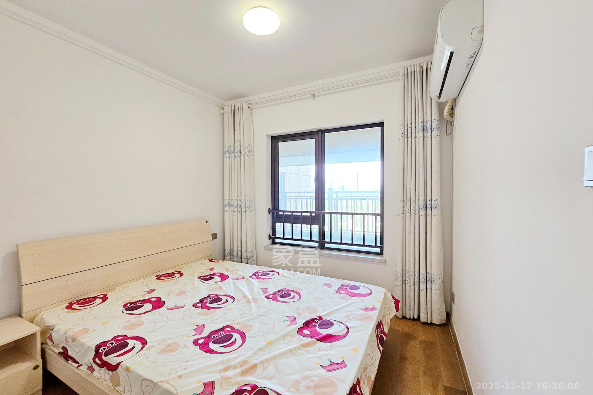 阳光城尚东湾青柠园 3室2厅1卫 80.0万 阳光城尚东湾青柠园 3室2厅1卫 80.0万卧室