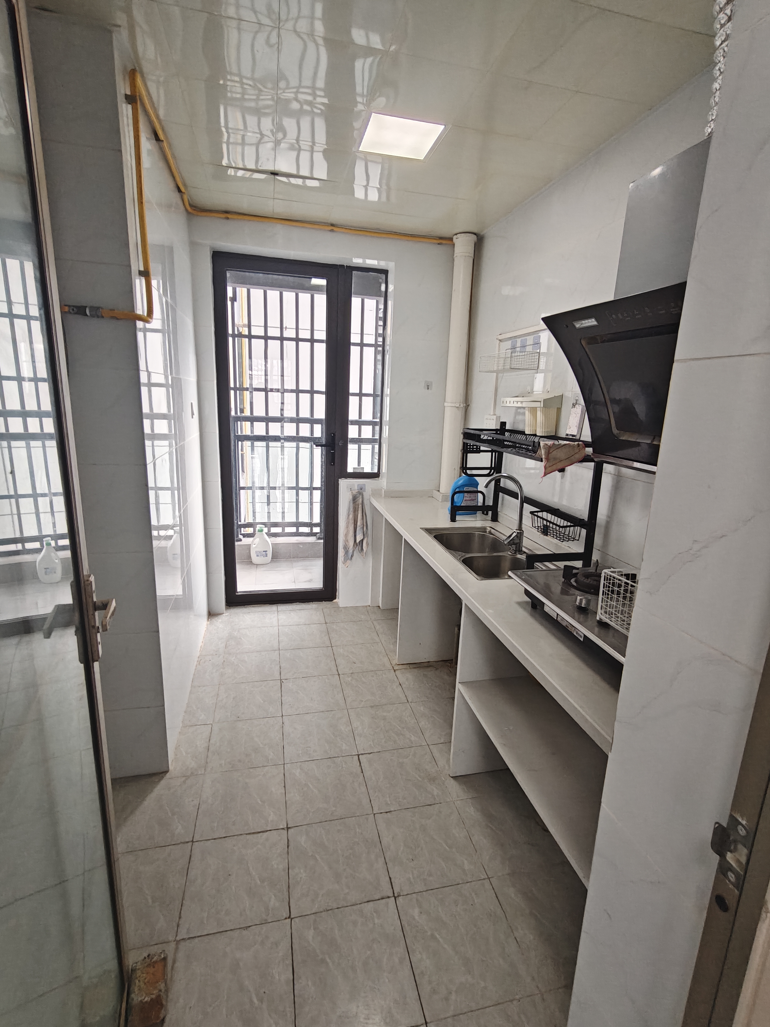 坡博家园四区  4室2厅2卫    3300.0元/月室内图