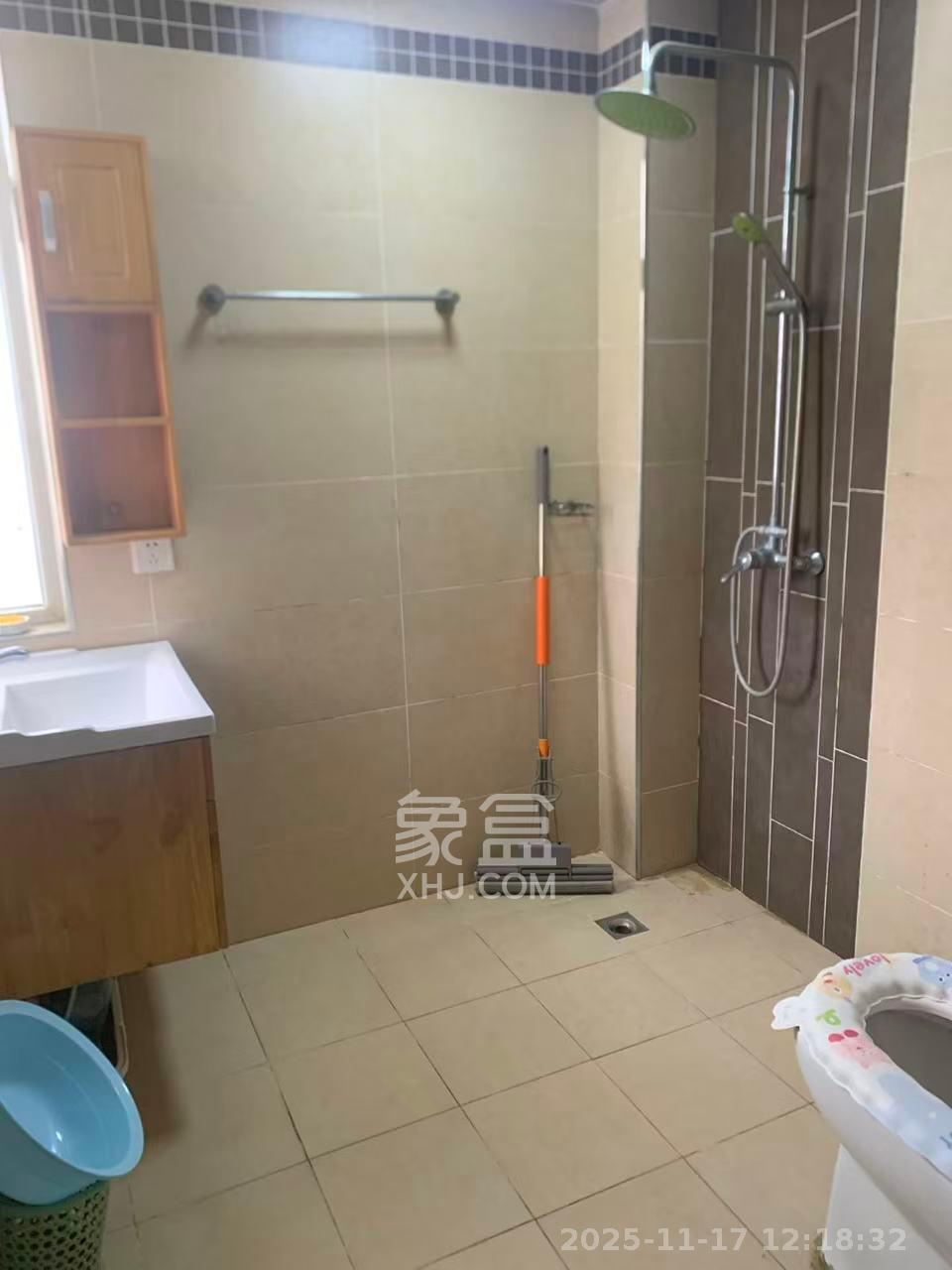 中房F联邦  3室2厅2卫    2200.0元/月室内图