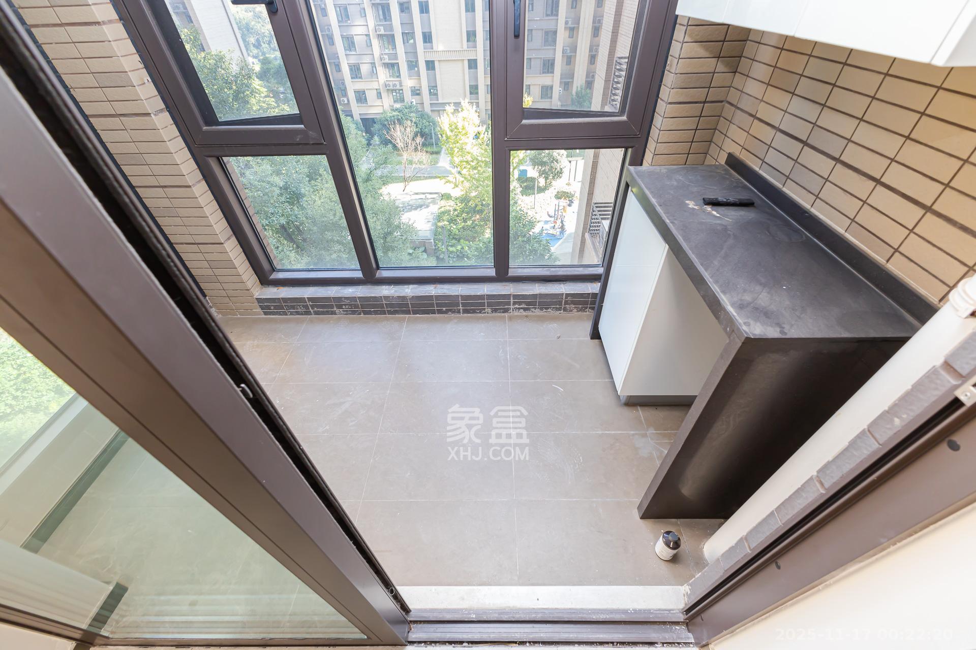 时代倾城四期  3室2厅2卫    78.0万阳台