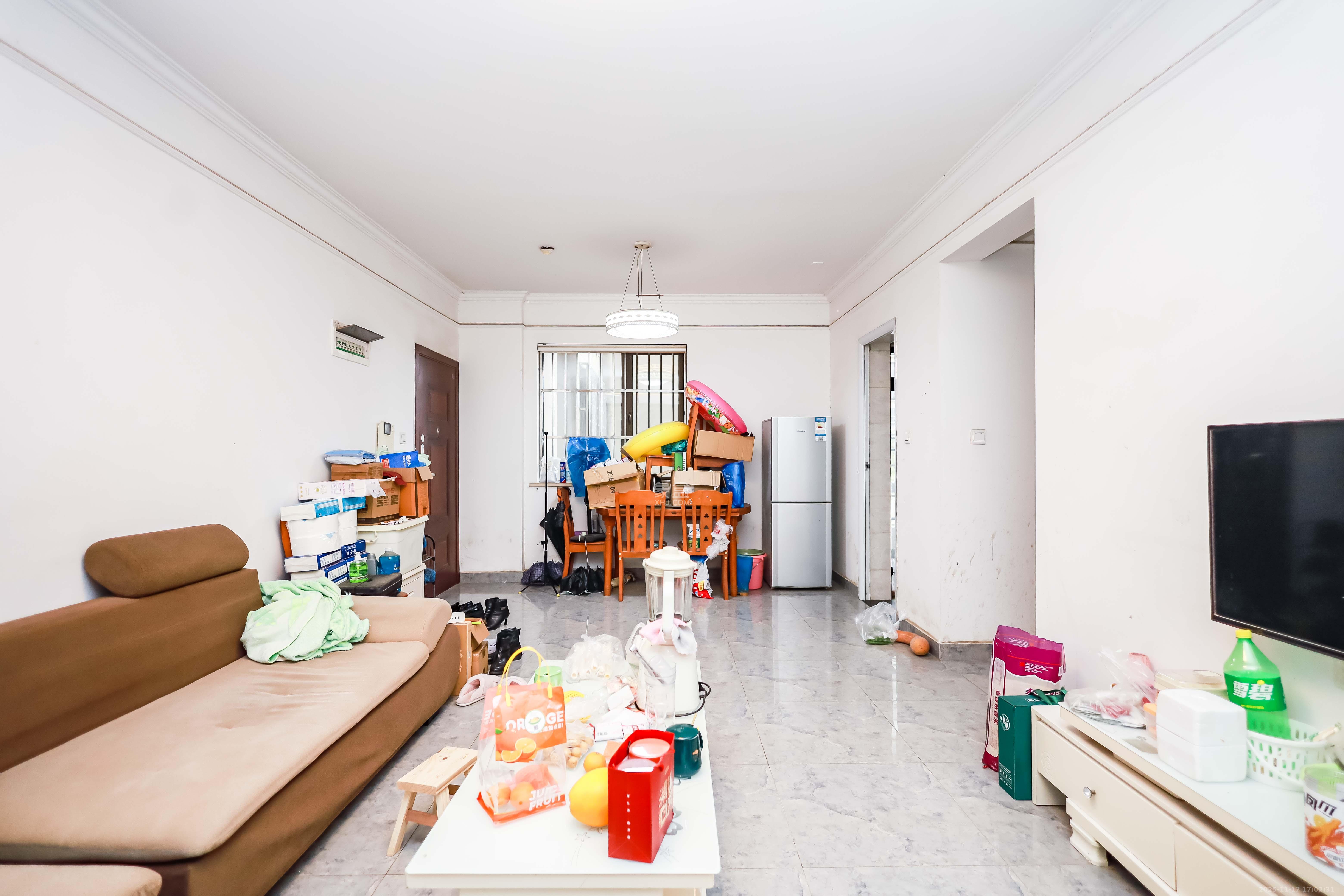 卓越蔚蓝海岸三期 3室2厅1卫 78.0万 卓越蔚蓝海岸三期 3室2厅1卫 78.0万客厅