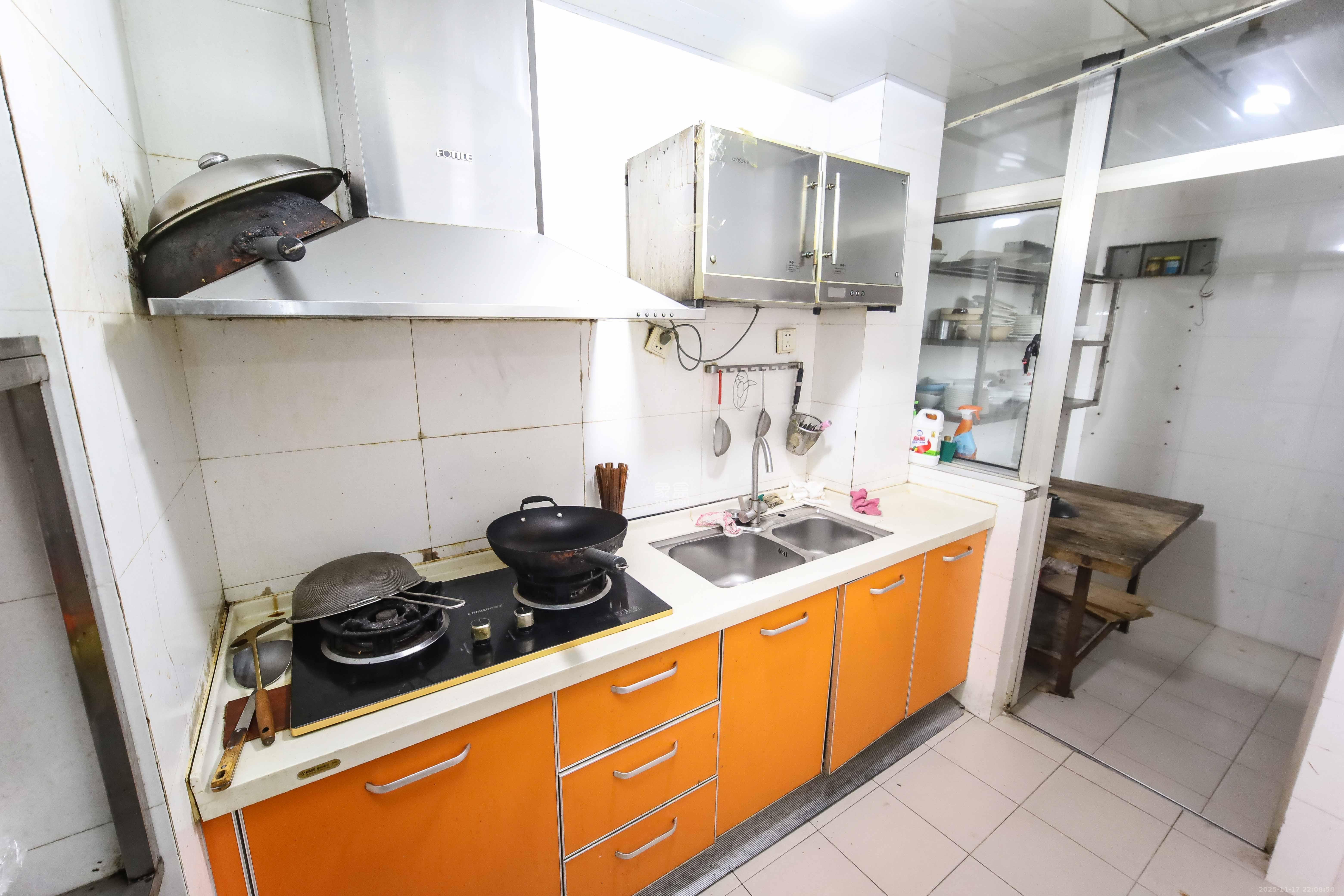 高桥现代商贸城  2室2厅2卫    56.0万厨房