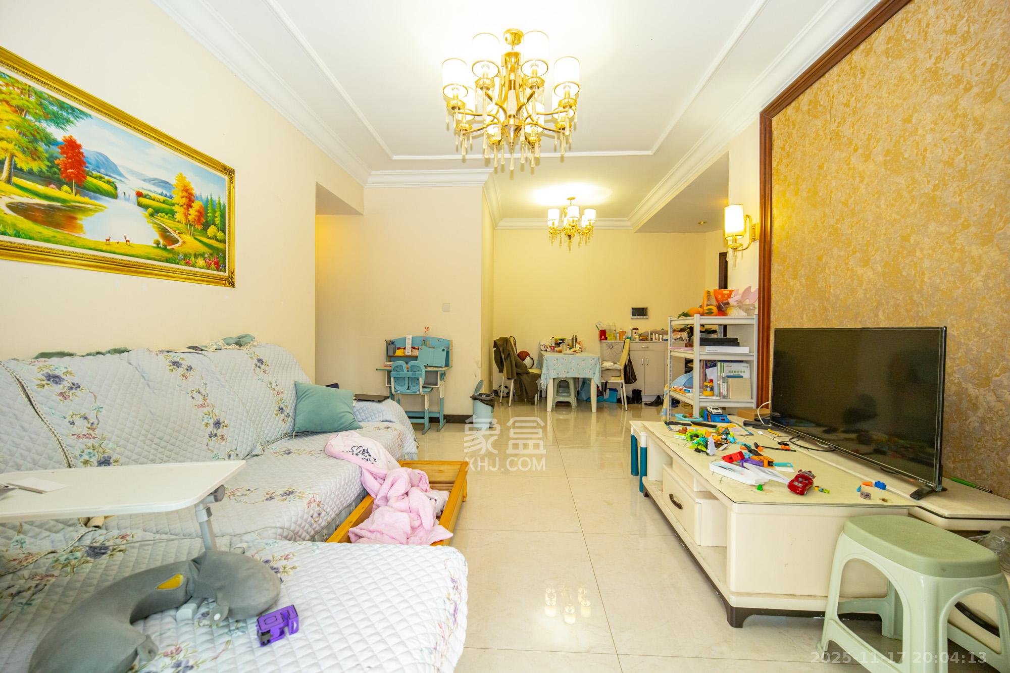 恒大翡翠华庭  2室2厅1卫    52.0万客厅