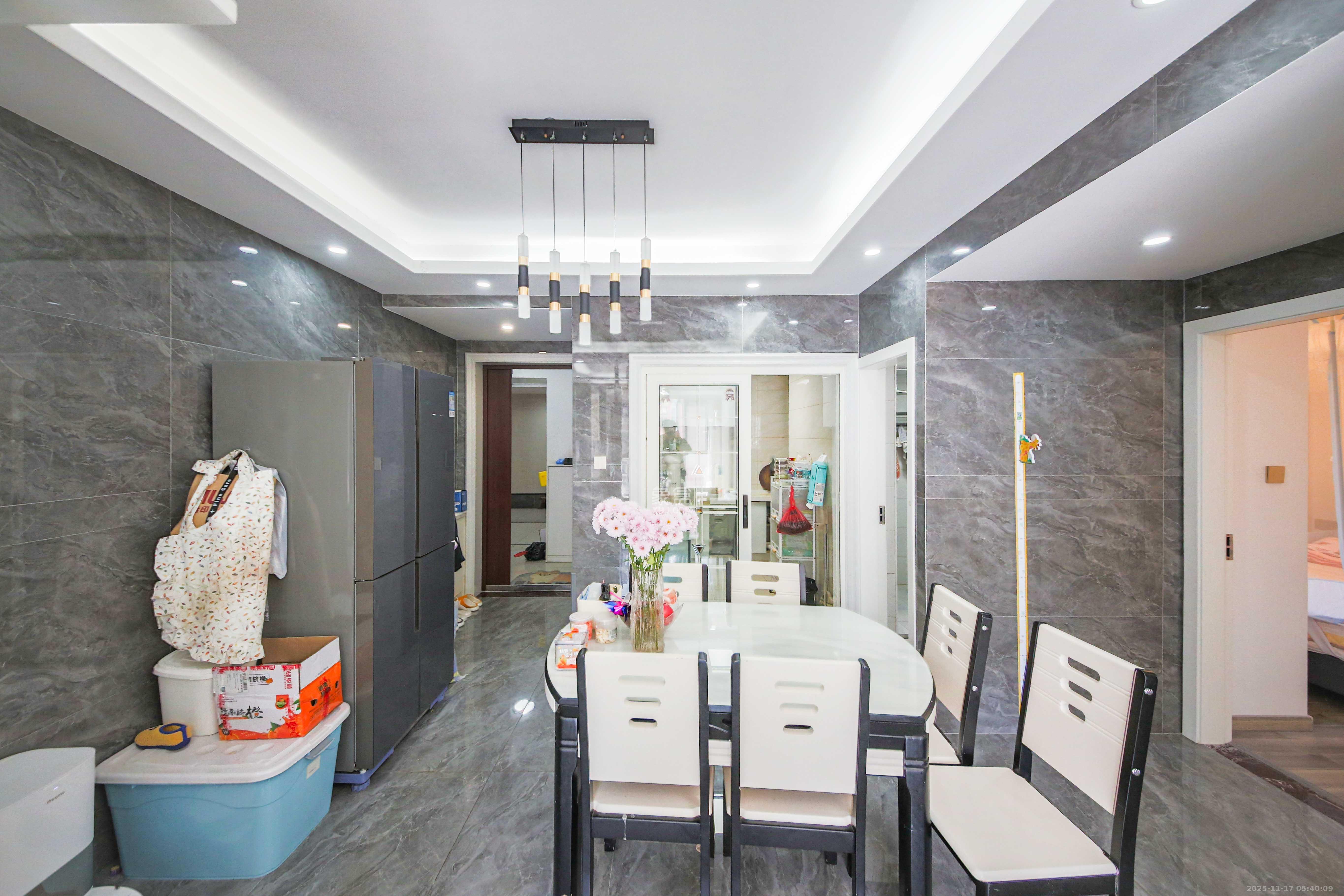 鑫远翡丽郡(鑫远翡丽雅苑) 3室2厅1卫 115.0万 鑫远翡丽郡(鑫远翡丽雅苑) 3室2厅1卫 115.0万客厅