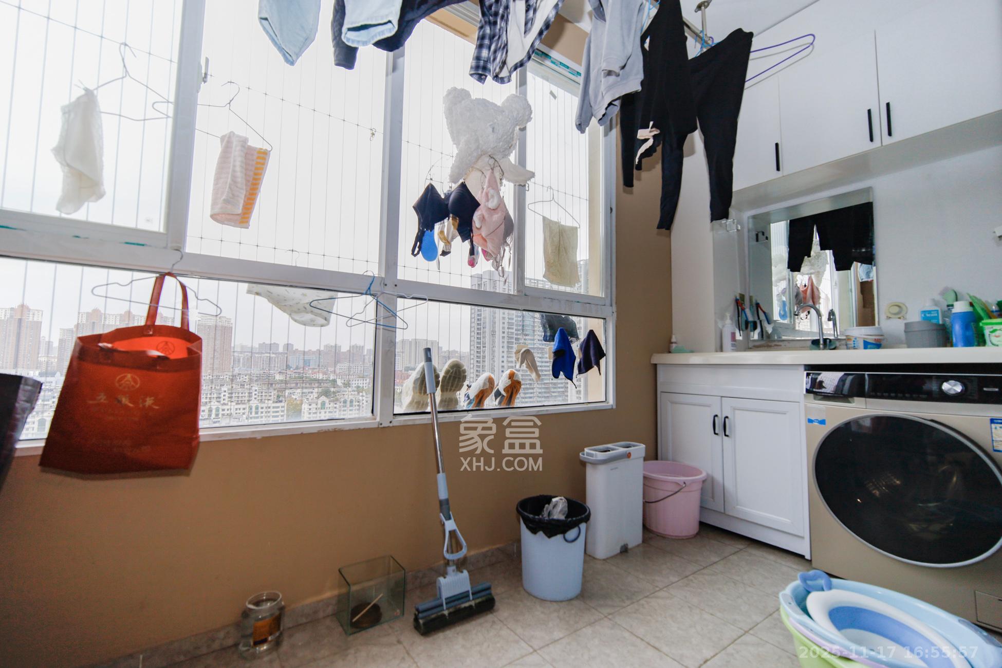 金地香樟悦府  3室2厅1卫    115.0万阳台