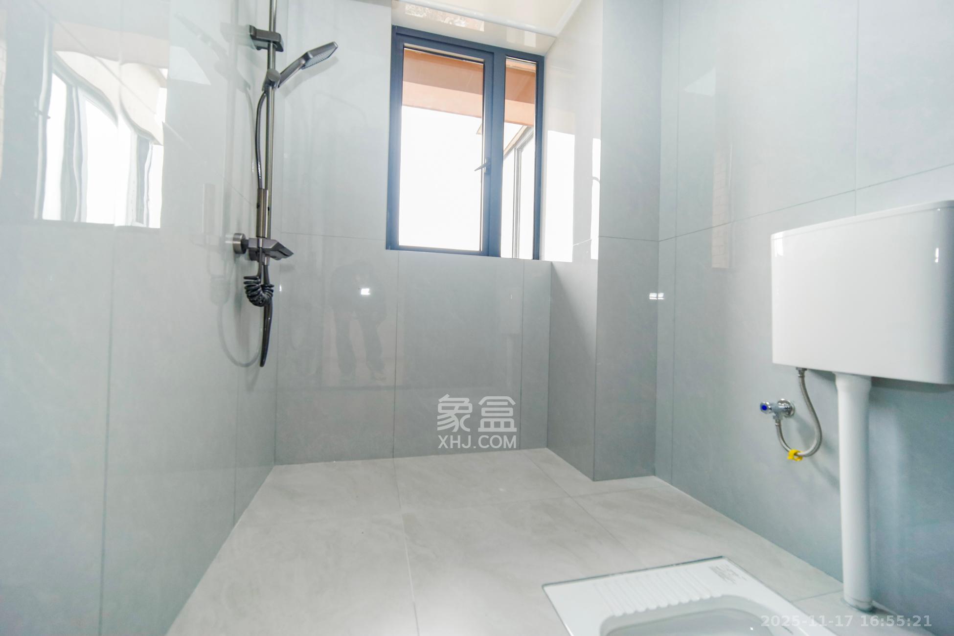 上海城小区  1室2厅2卫    118.0万卫生间