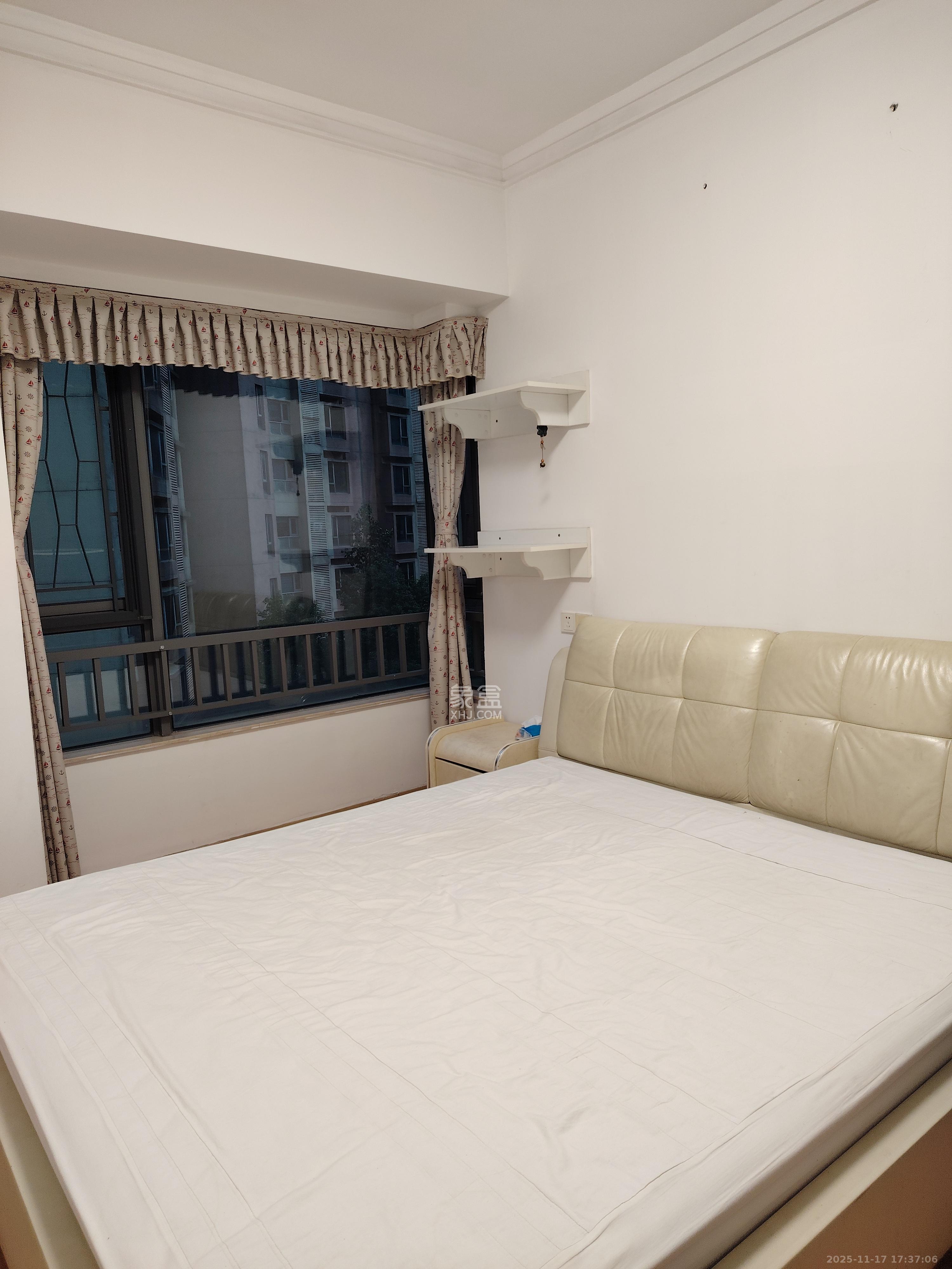 珠江花城四期花盛  1室2厅1卫    2200.0元/月室内图