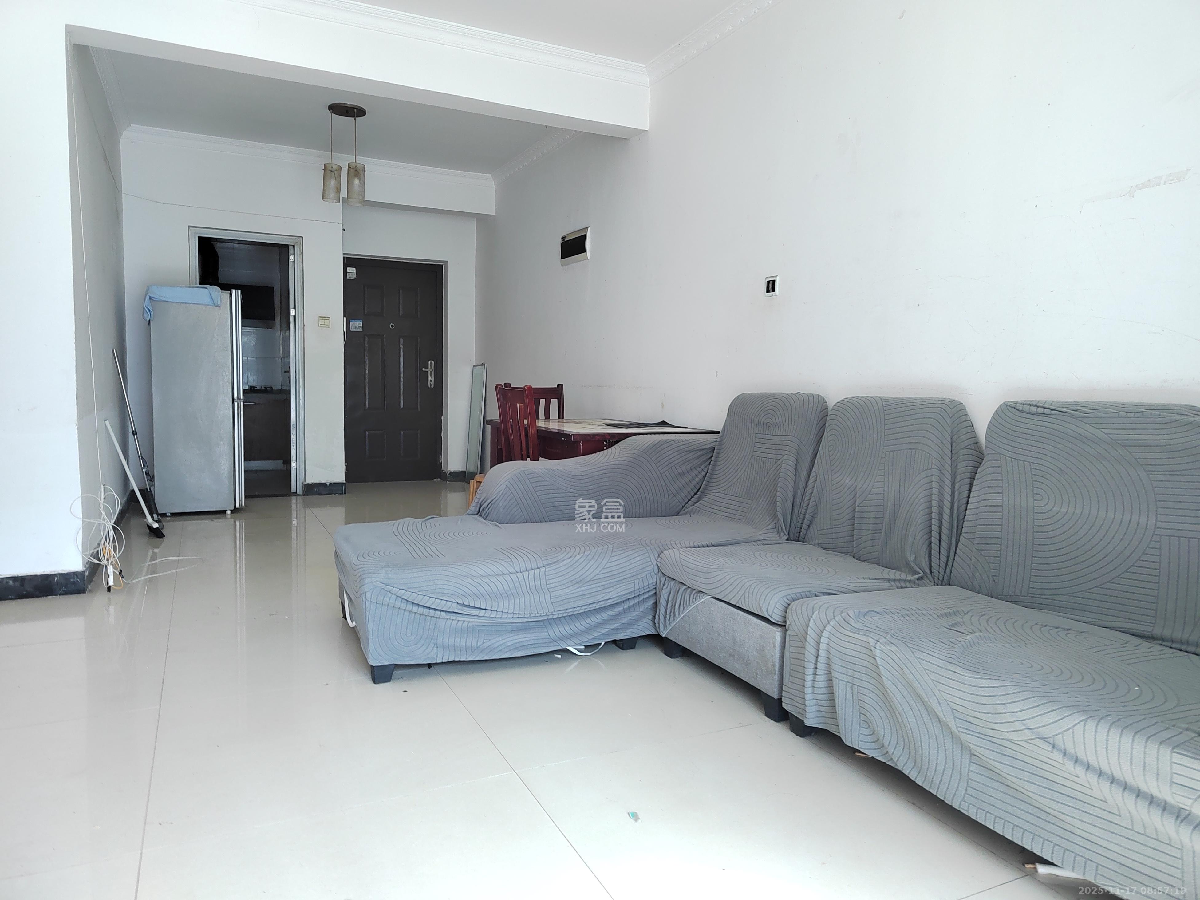 童话里  3室2厅1卫    1700.0元/月室内图