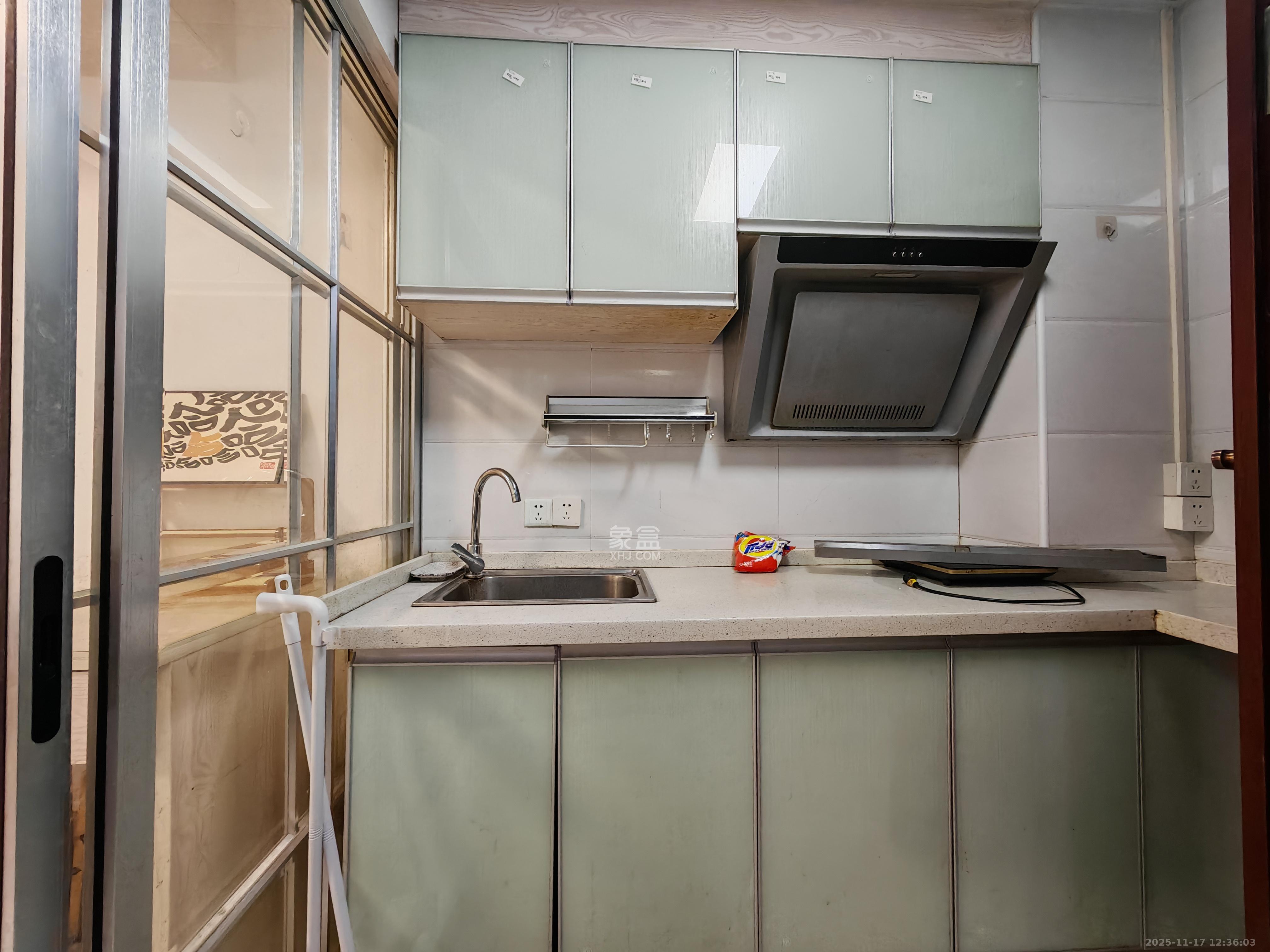 金茂梅溪湖  1室1厅1卫    1700.0元/月室内图