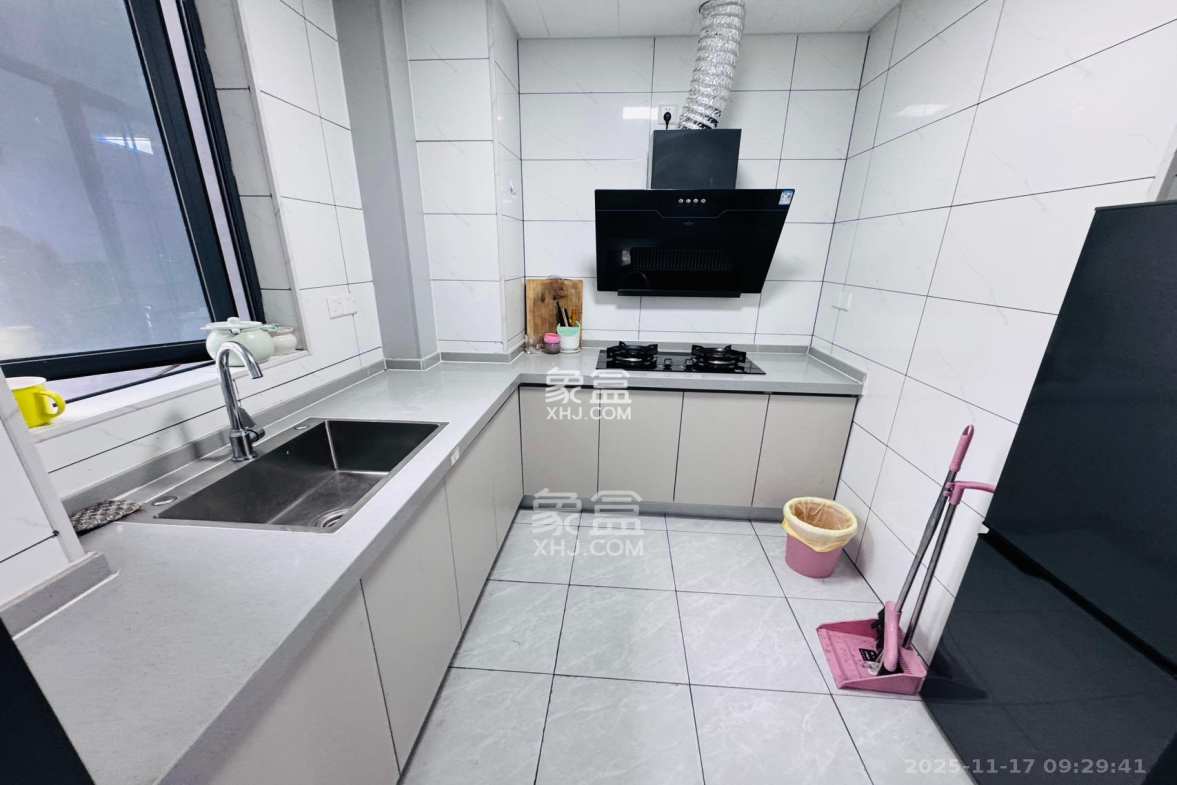 海伦堡爱ME城市 3室2厅2卫 2200.0元/月 海伦堡爱ME城市 3室2厅2卫 2200.0元/月室内图