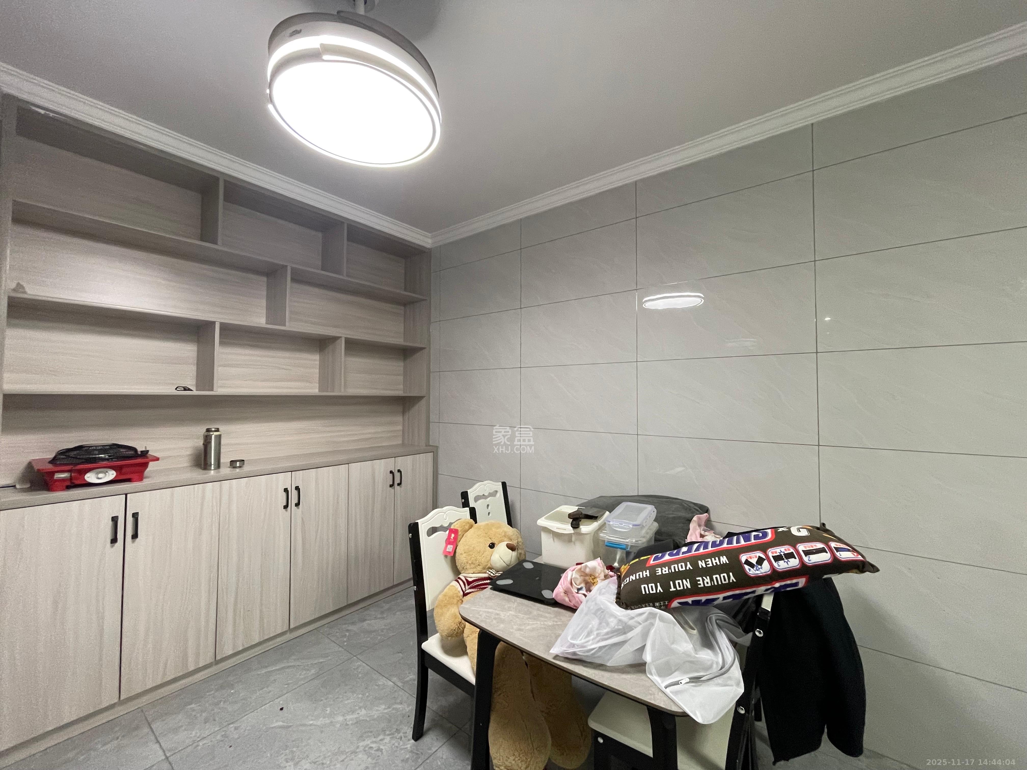 东岸梅园小区  2室2厅1卫    2200.0元/月室内图