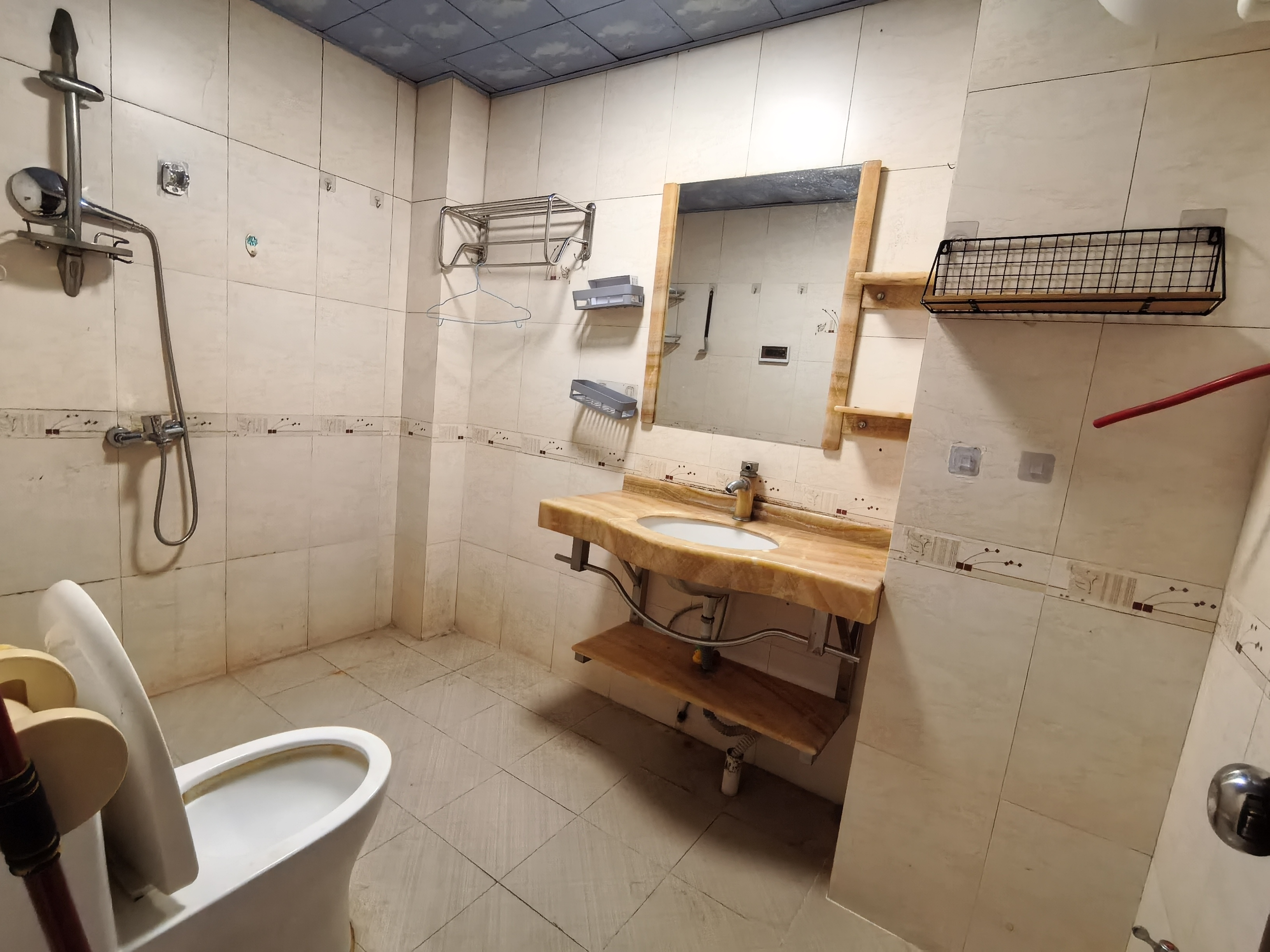 绿色佳园  3室2厅2卫    2300.0元/月室内图