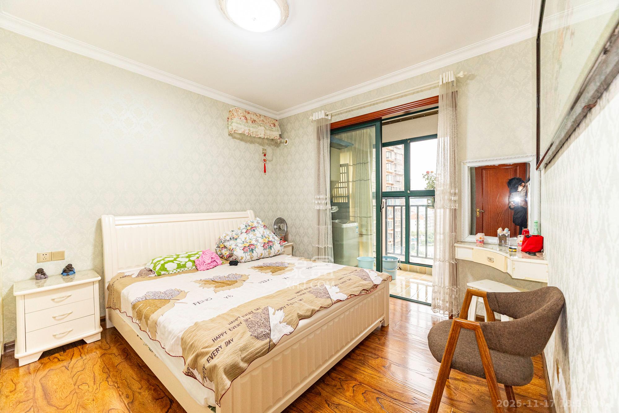 绿洲花园 3室2厅2卫 118.0万 绿洲花园 3室2厅2卫 118.0万卧室