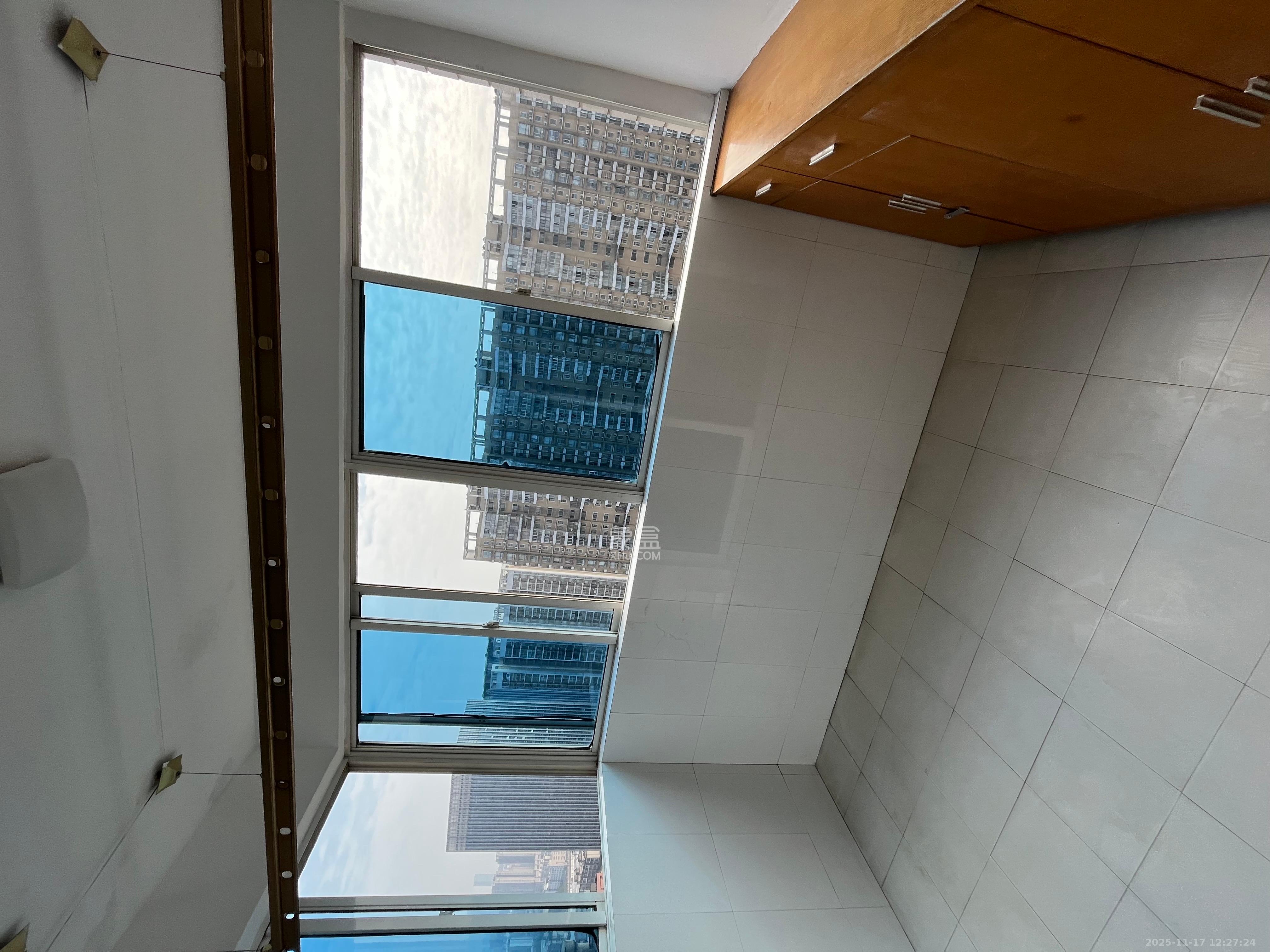 华海3C(天心电子世界)  3室1厅2卫    3200.0元/月室内图