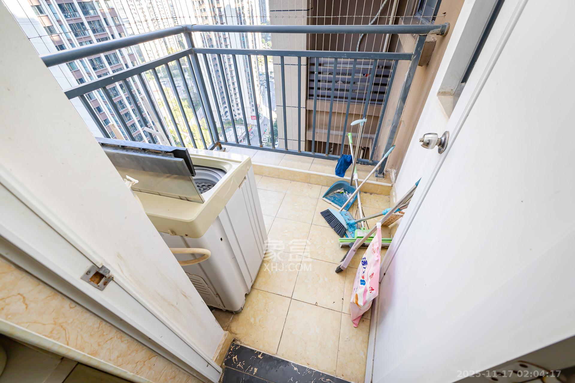 嘉宇银杉（嘉宇西苑）  3室2厅2卫    90.0万阳台