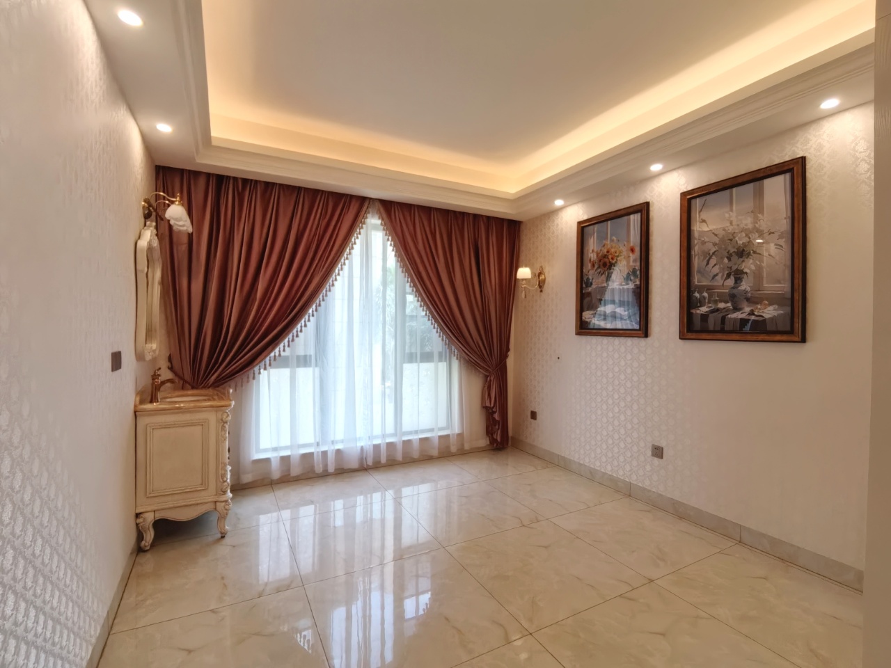 海航豪庭北苑  3室2厅2卫    360.0万客厅