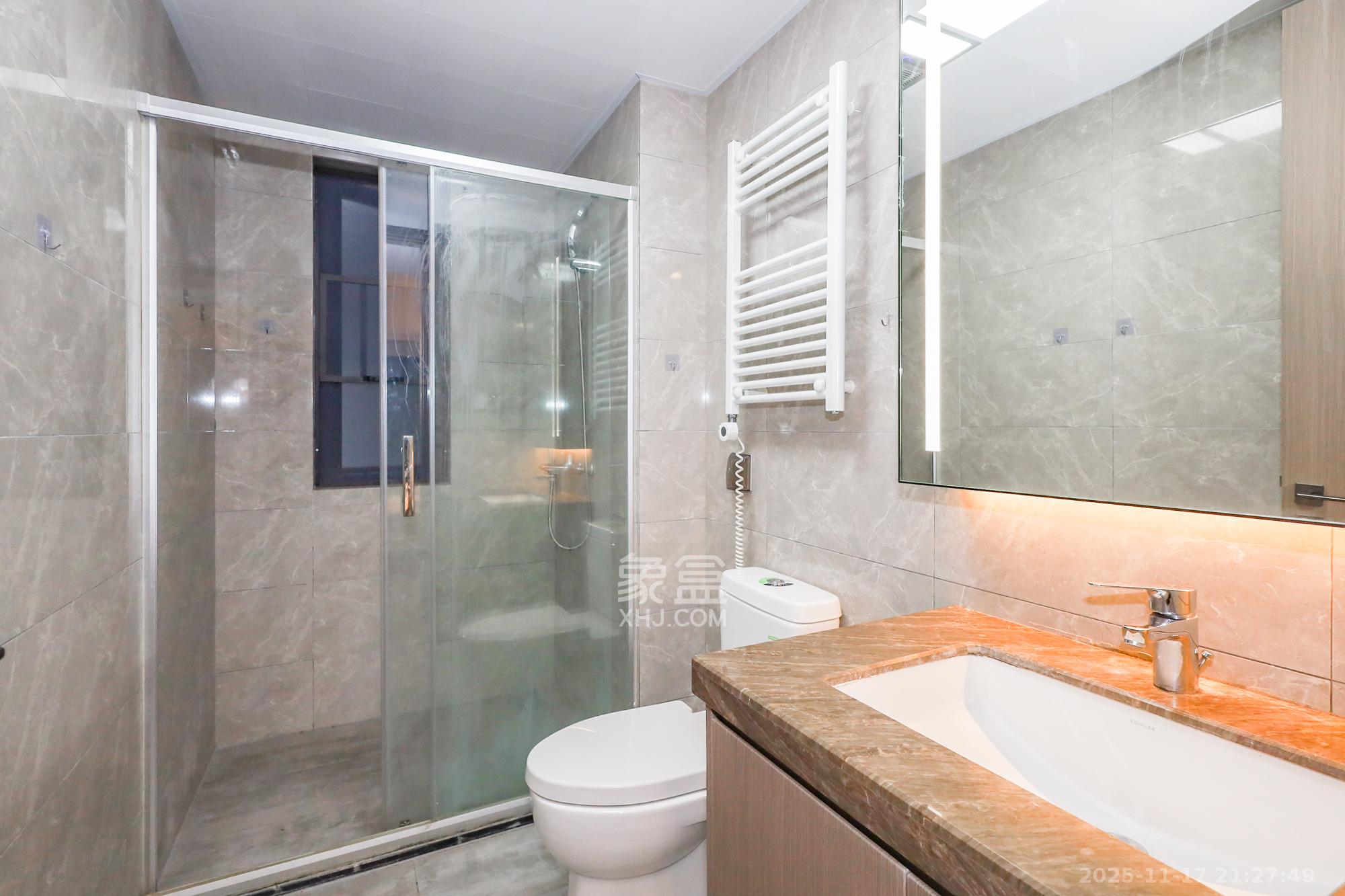 金茂建发泊悦  3室2厅2卫    160.0万卫生间