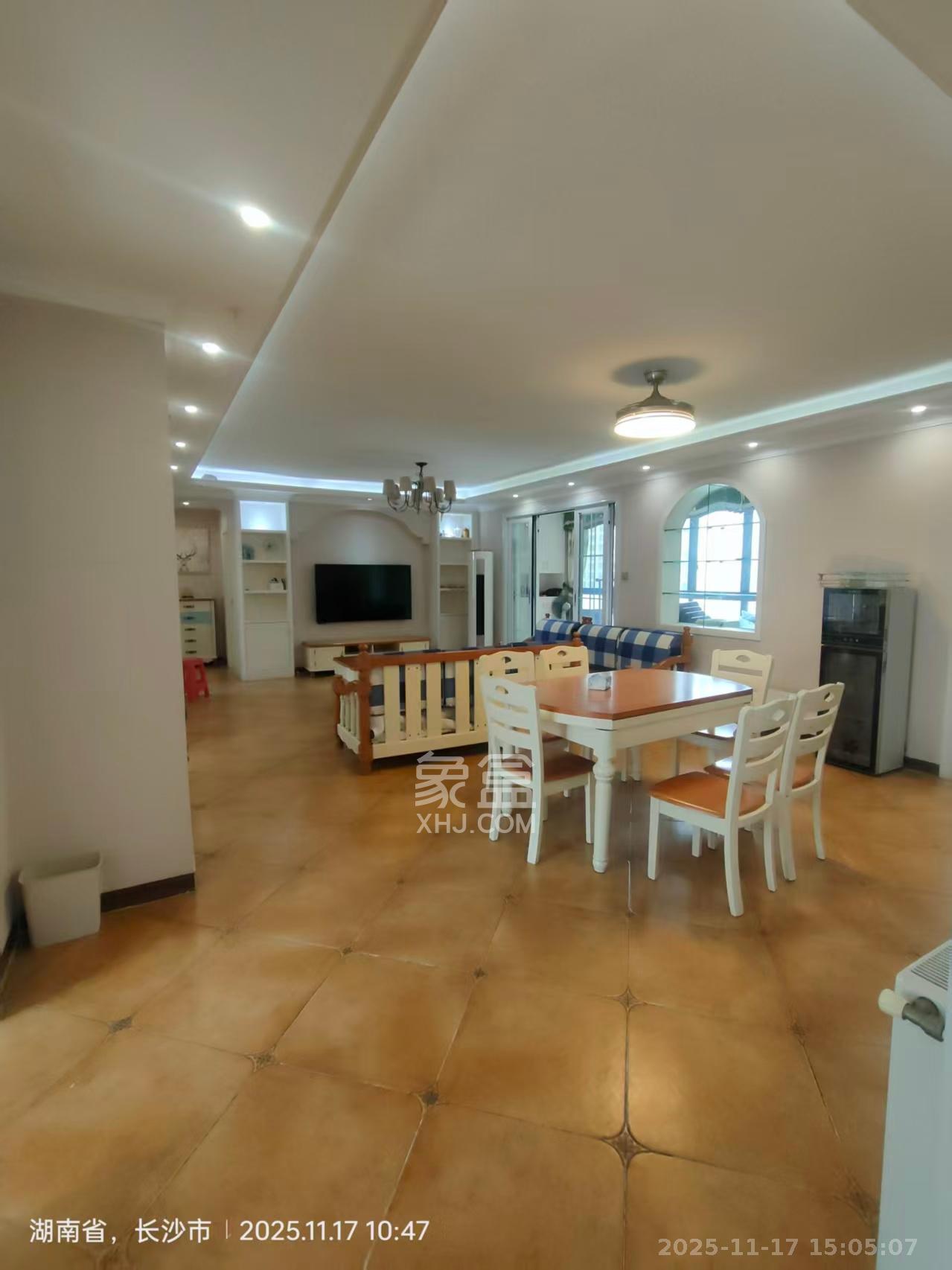 鑫远御文台一期  4室2厅2卫    3200.0元/月