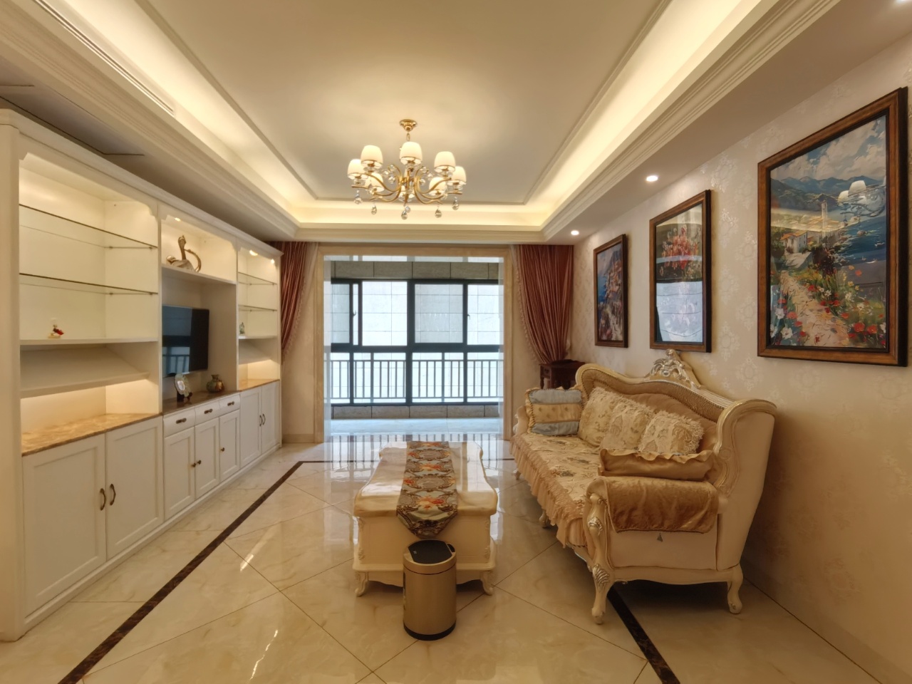 海航豪庭北苑  3室2厅2卫    360.0万客厅