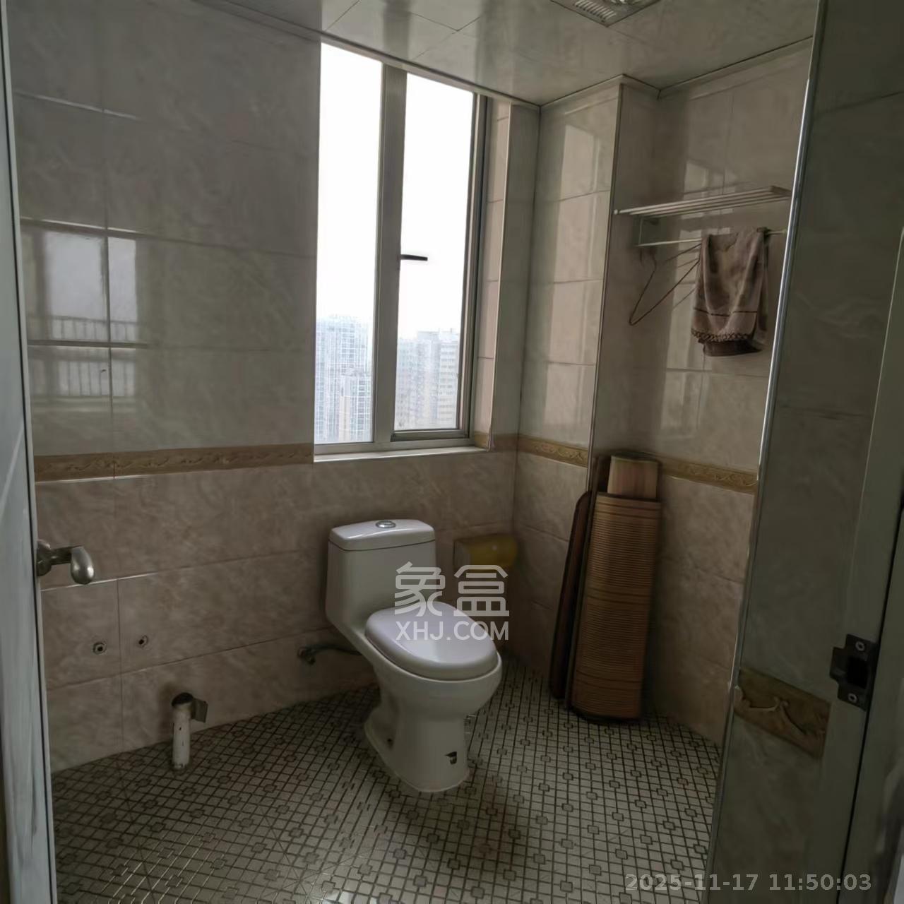 恒广国际景园一二区 3室2厅2卫 2200.0元/月 恒广国际景园一二区 3室2厅2卫 2200.0元/月室内图