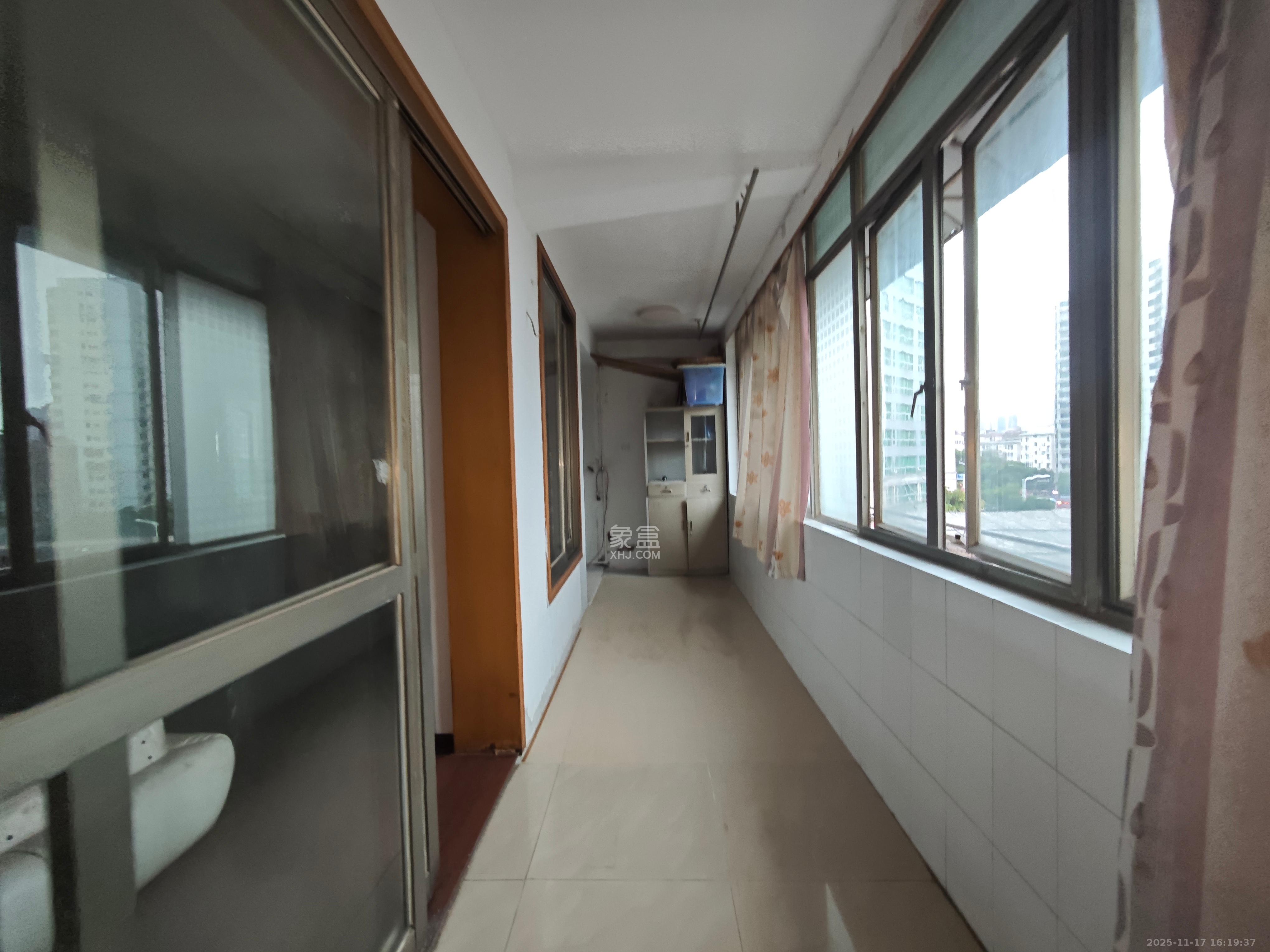 学宫街散盘  3室2厅2卫    2500.0元/月室内图