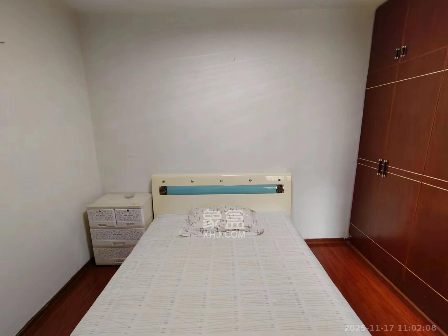 新桥小区  3室2厅2卫    2000.0元/月室内图