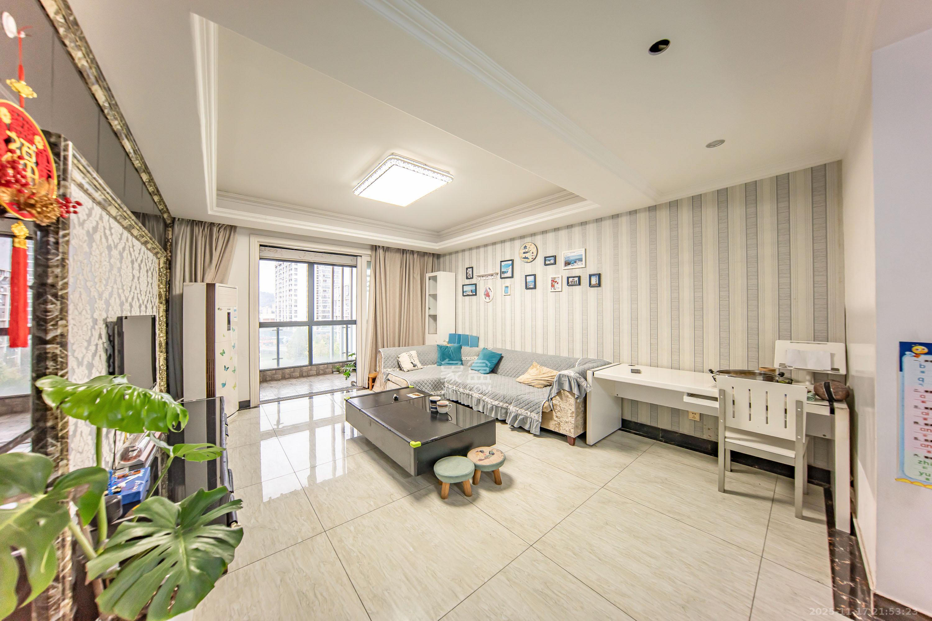 阳光100三期  3室2厅1卫    98.0万