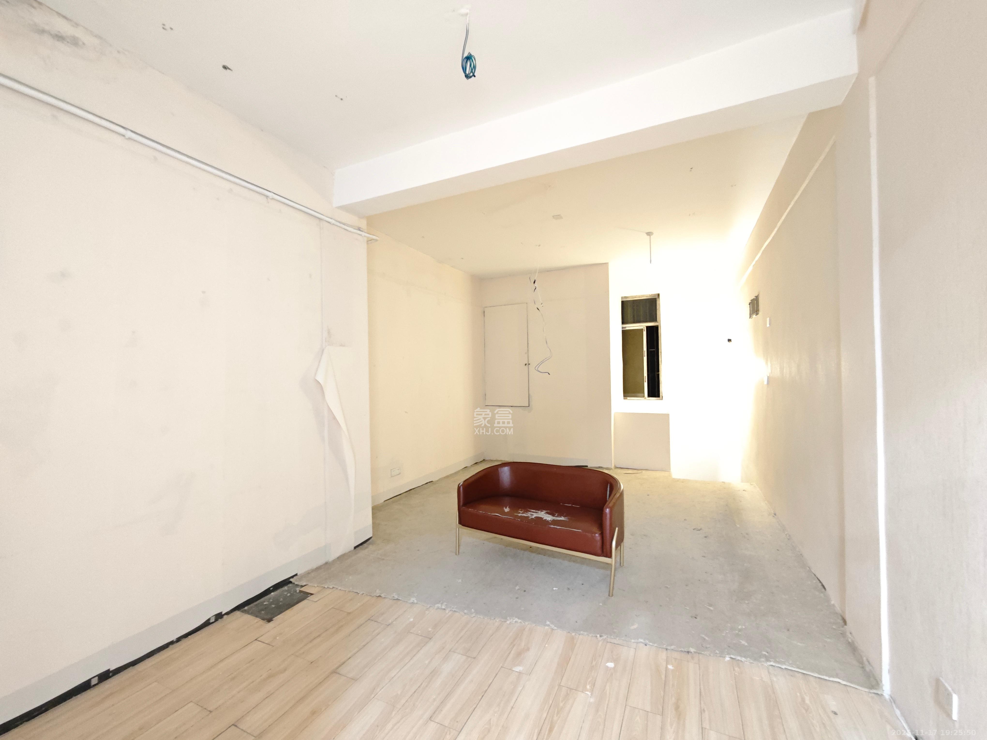 山水人家一二期   102.44㎡      5300.0元/月室内图