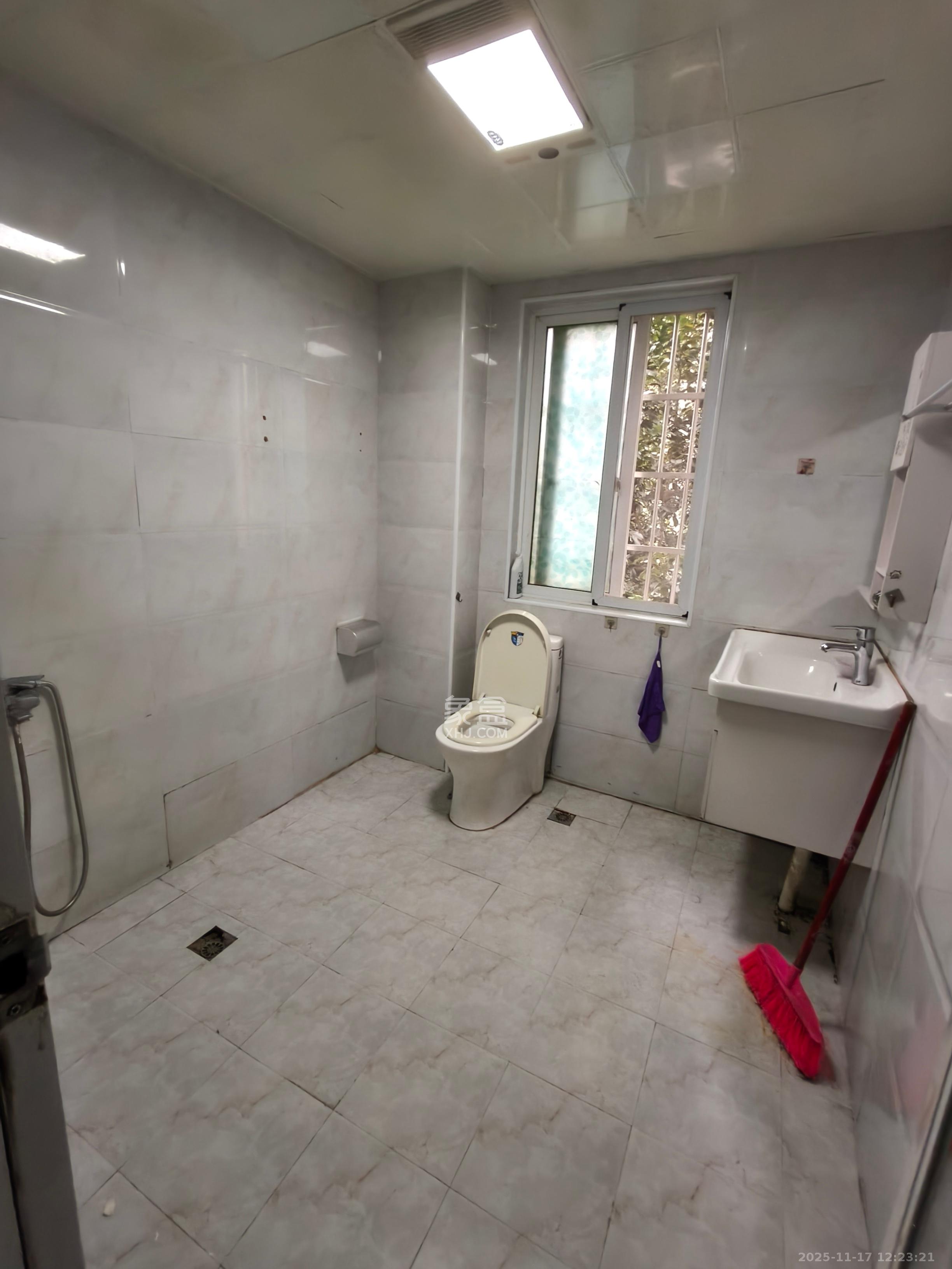 星城新宇黎锦苑 3室2厅2卫 2200.0元/月 星城新宇黎锦苑 3室2厅2卫 2200.0元/月室内图