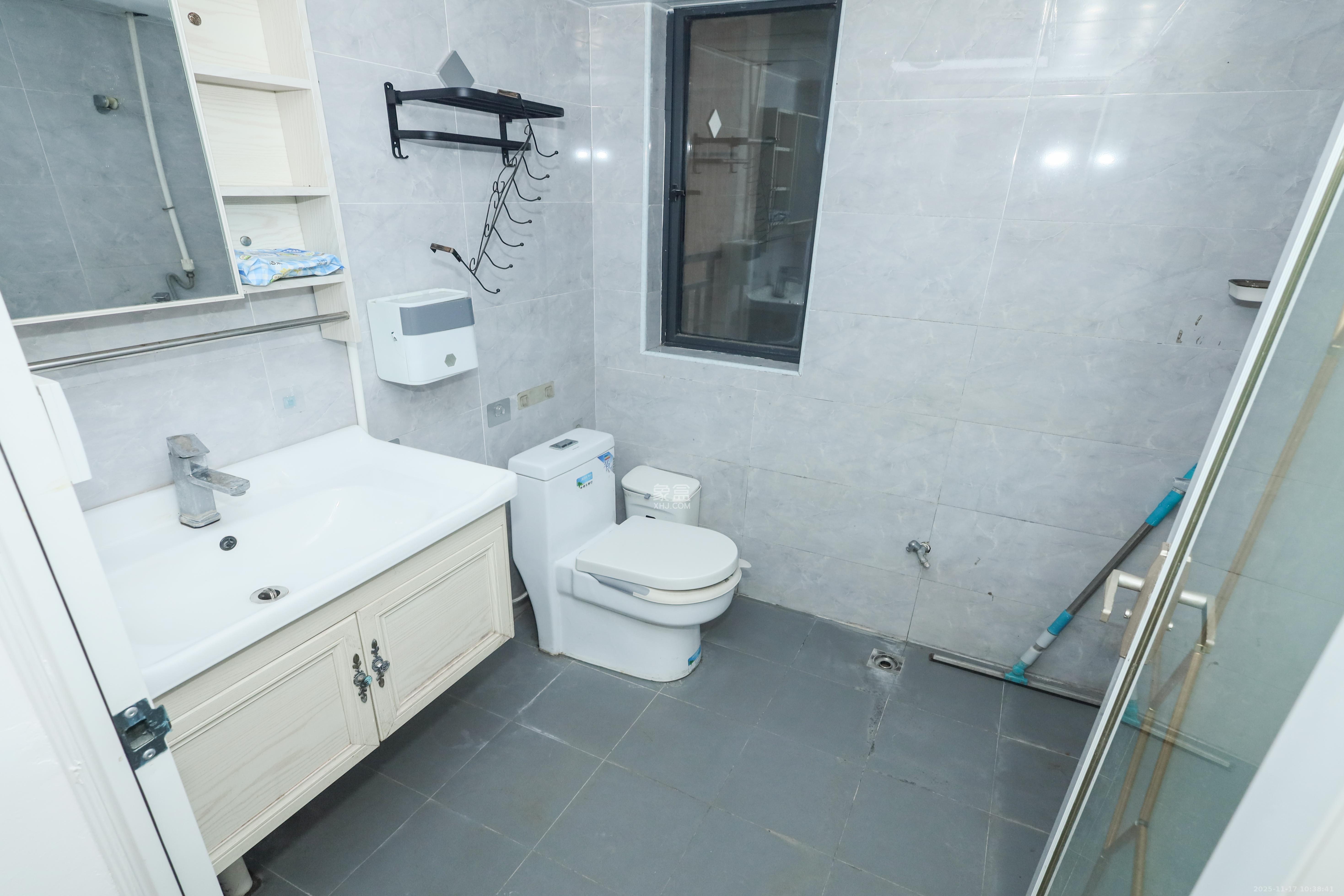 保利麓谷林语A区  2室2厅1卫    2100.0元/月室内图