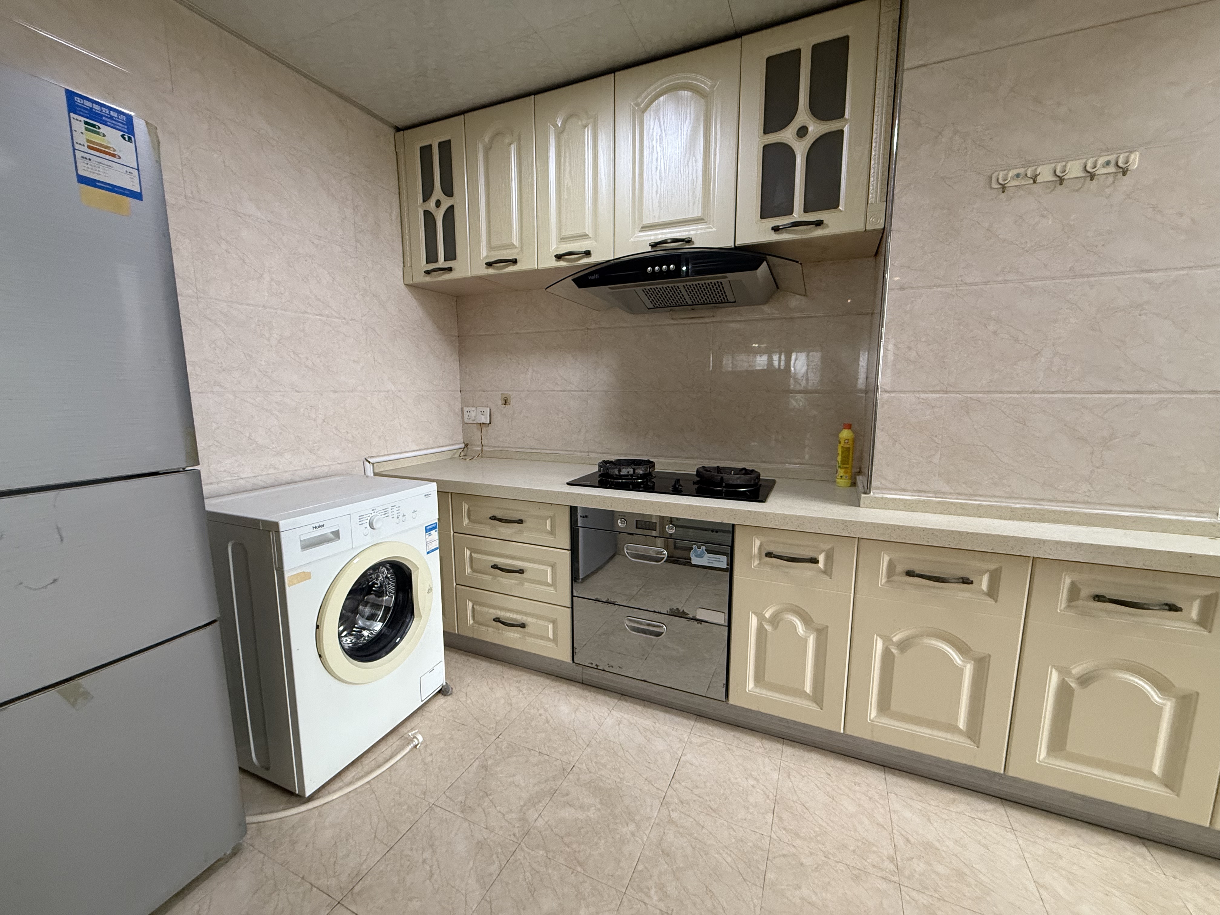 禧诚月畔湾  3室2厅2卫    2200.0元/月室内图