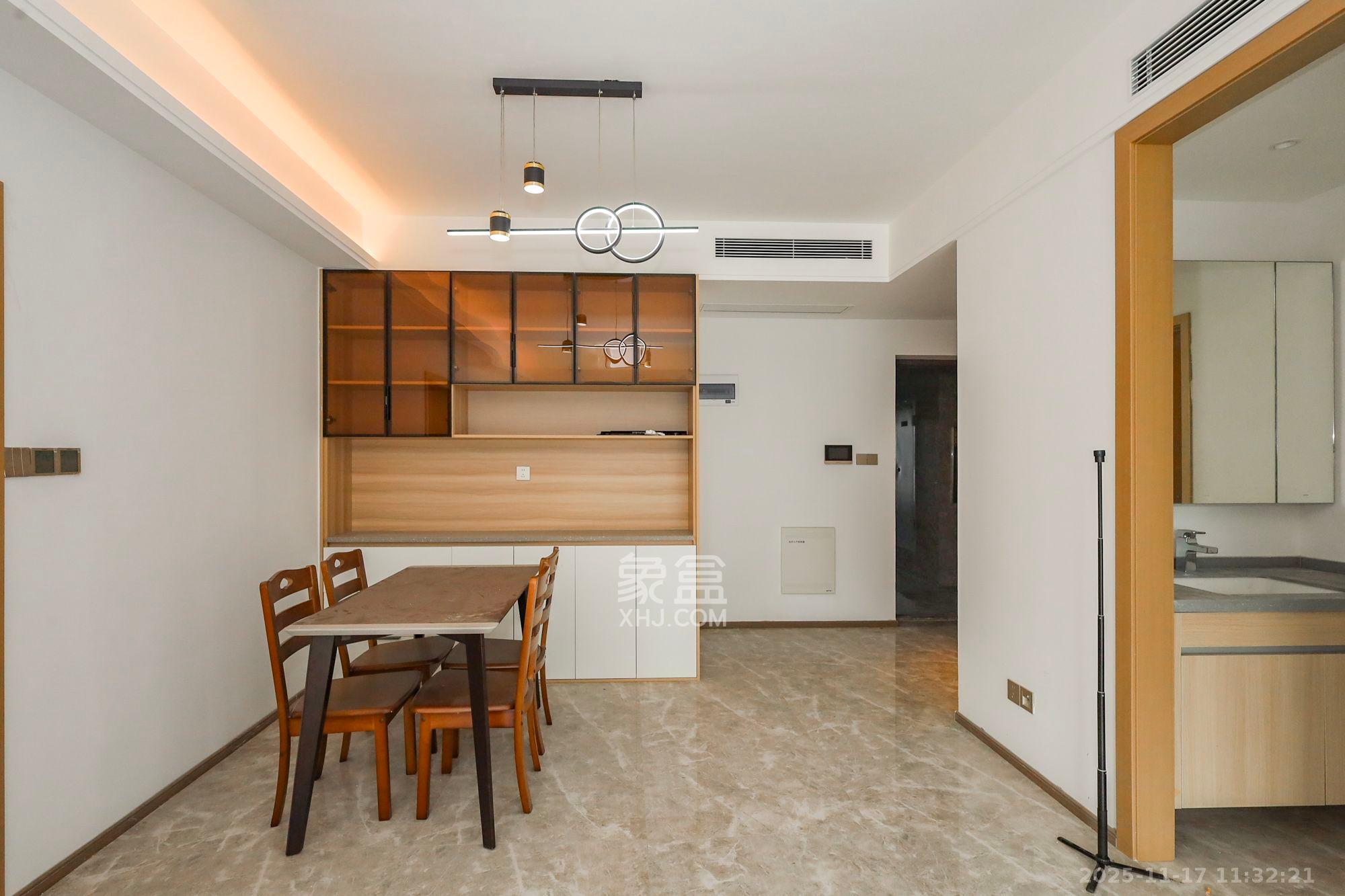 复地滨江金融中心  3室2厅2卫    4500.0元/月室内图