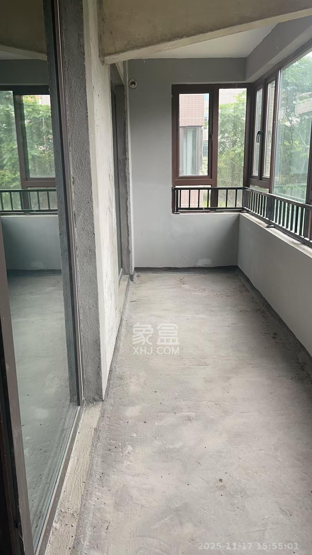 碧桂园潭州府 3室2厅2卫 50.0万 碧桂园潭州府 3室2厅2卫 50.0万客厅