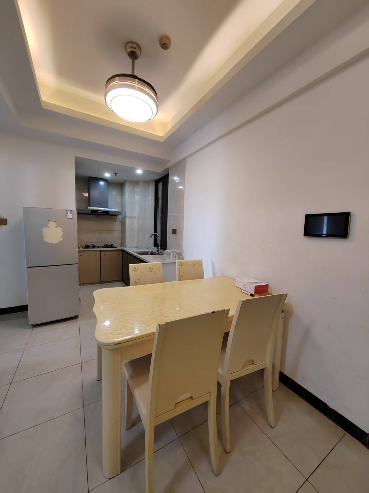 远大购物广场  2室1厅1卫    1800.0元/月