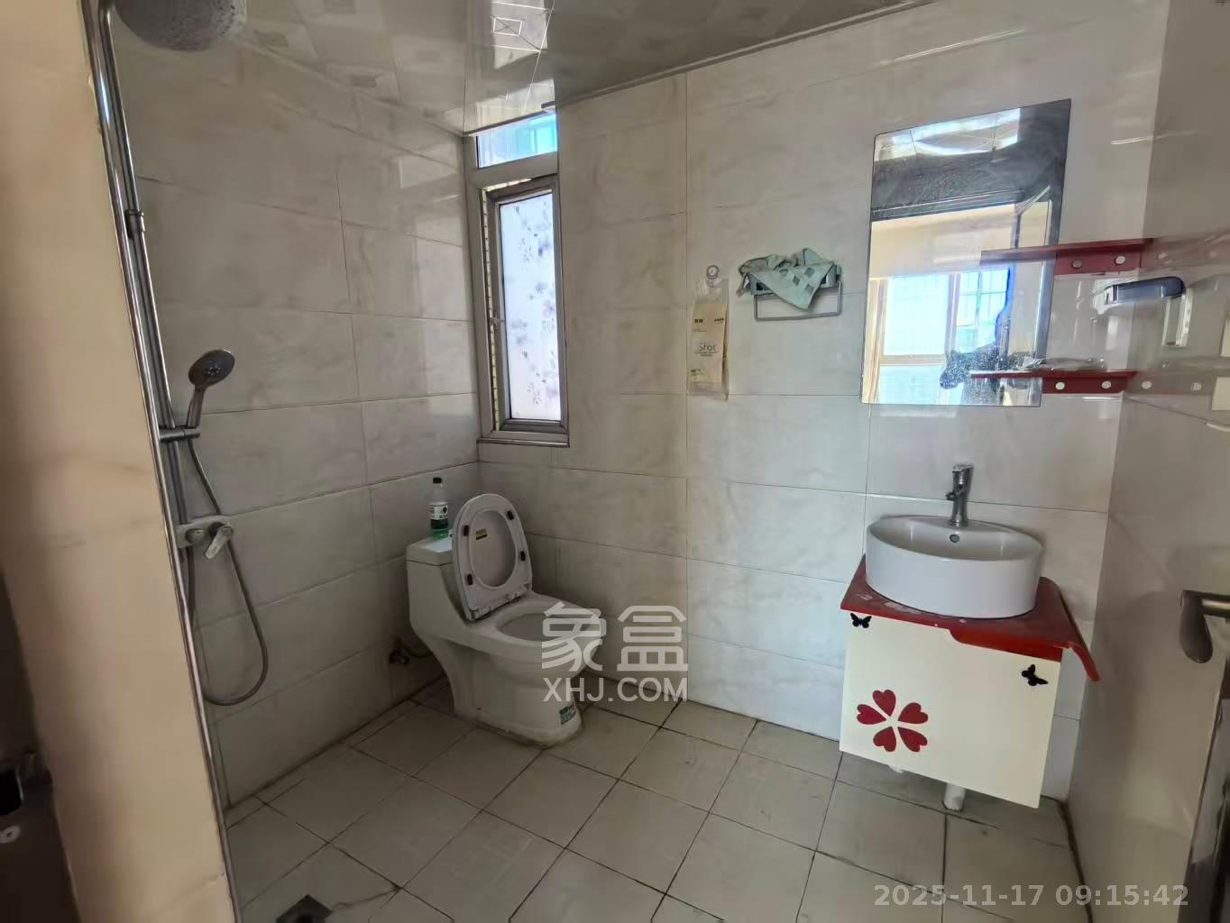 南郡雅园  3室2厅2卫    1600.0元/月