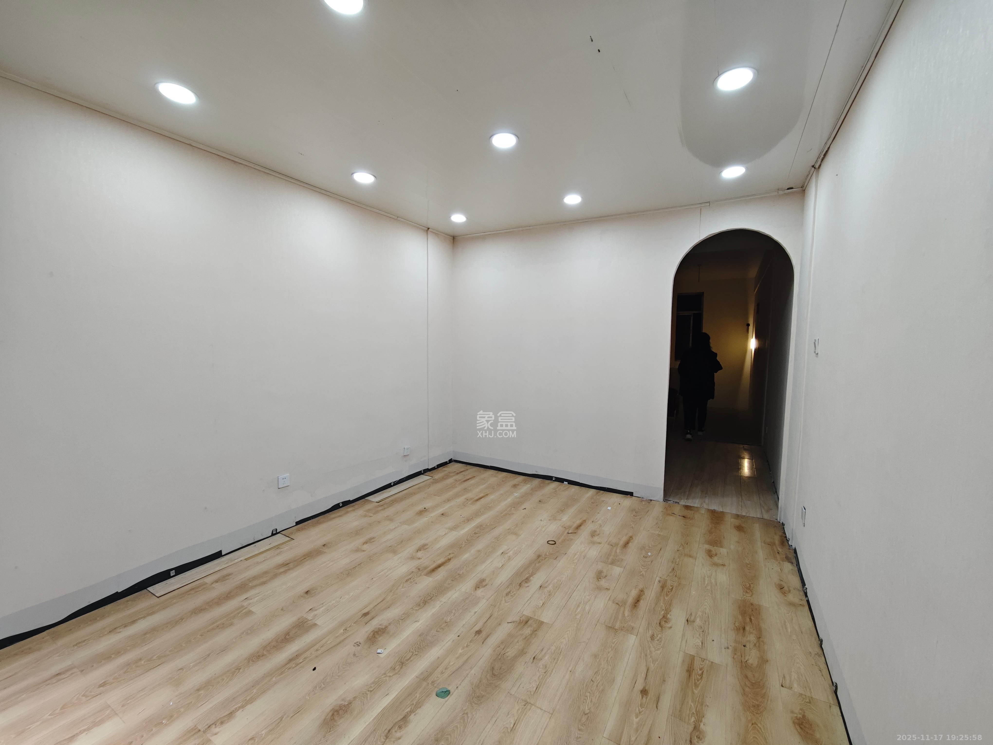 山水人家一二期   102.44㎡      5300.0元/月室内图